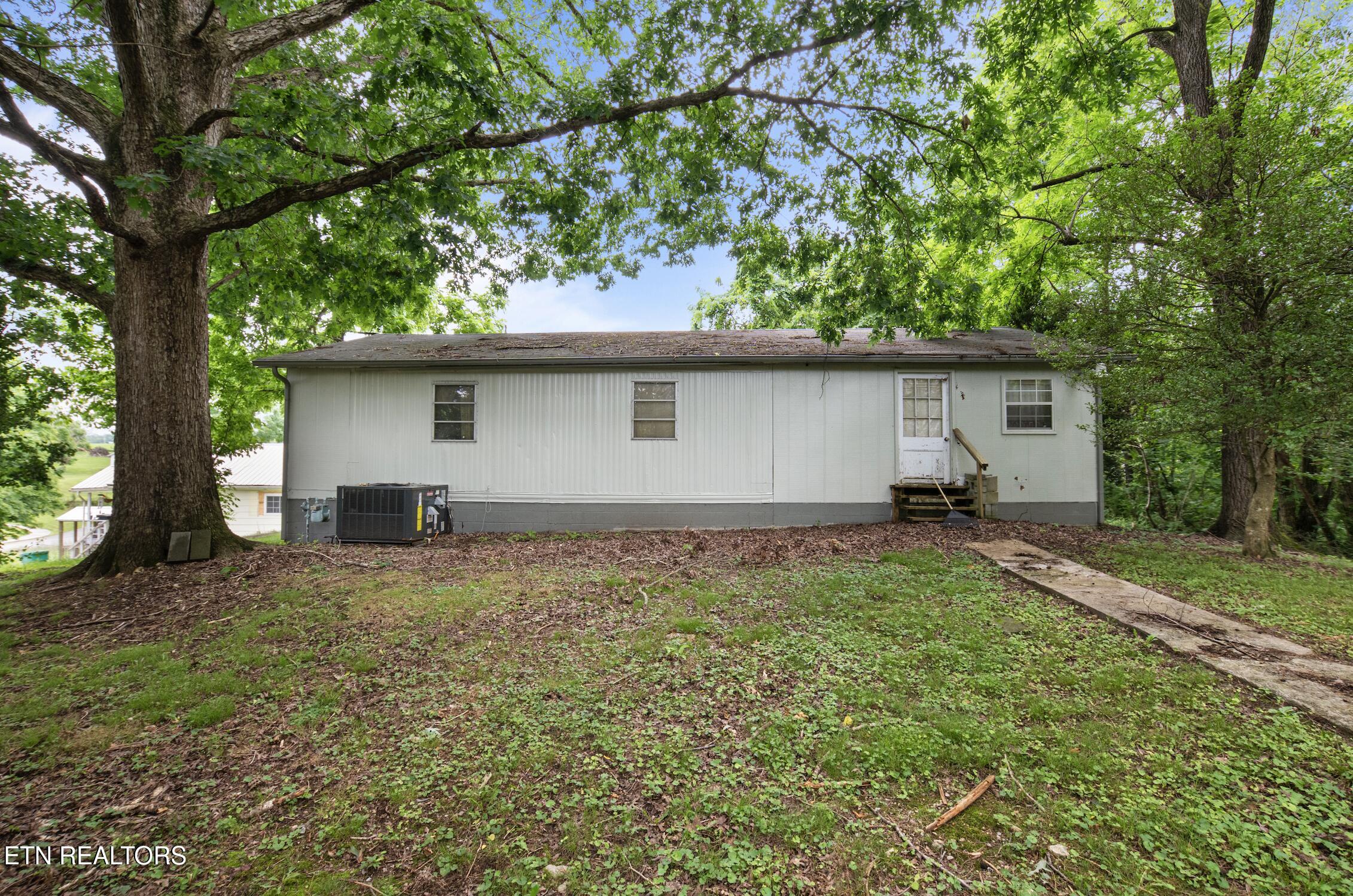 807 E E Chestnut St, LaFollette