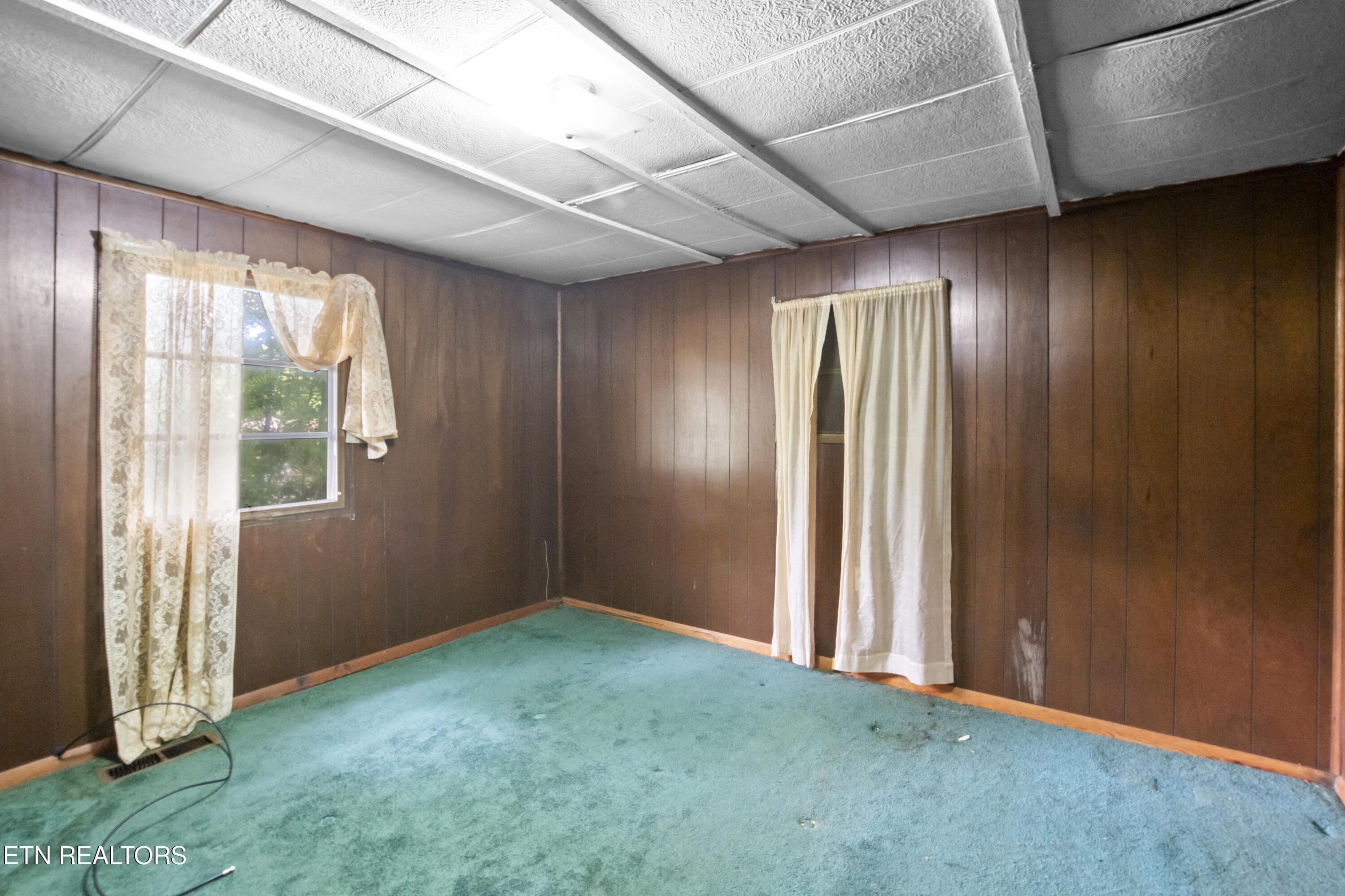 807 E E Chestnut St, LaFollette