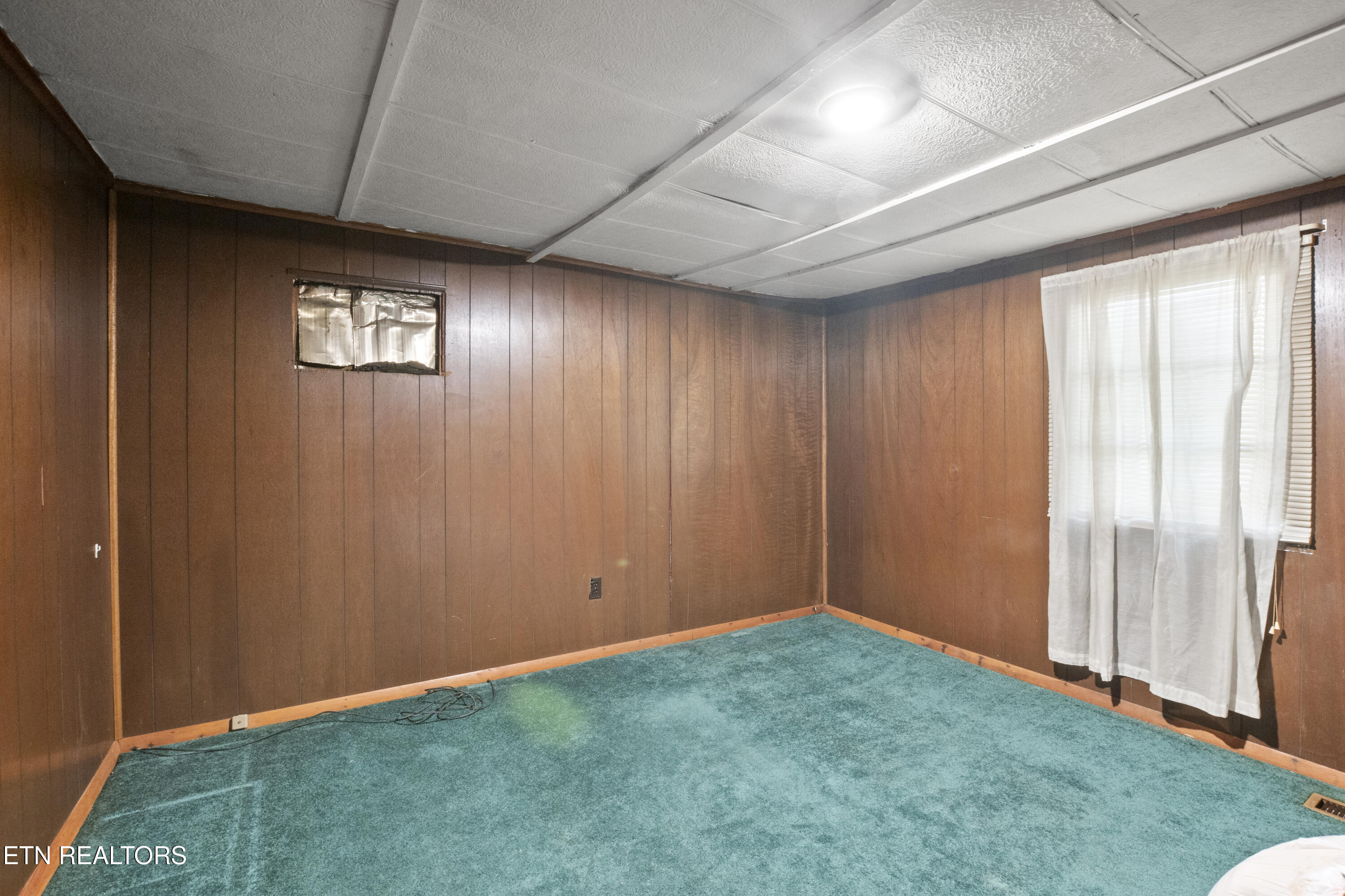 807 E E Chestnut St, LaFollette