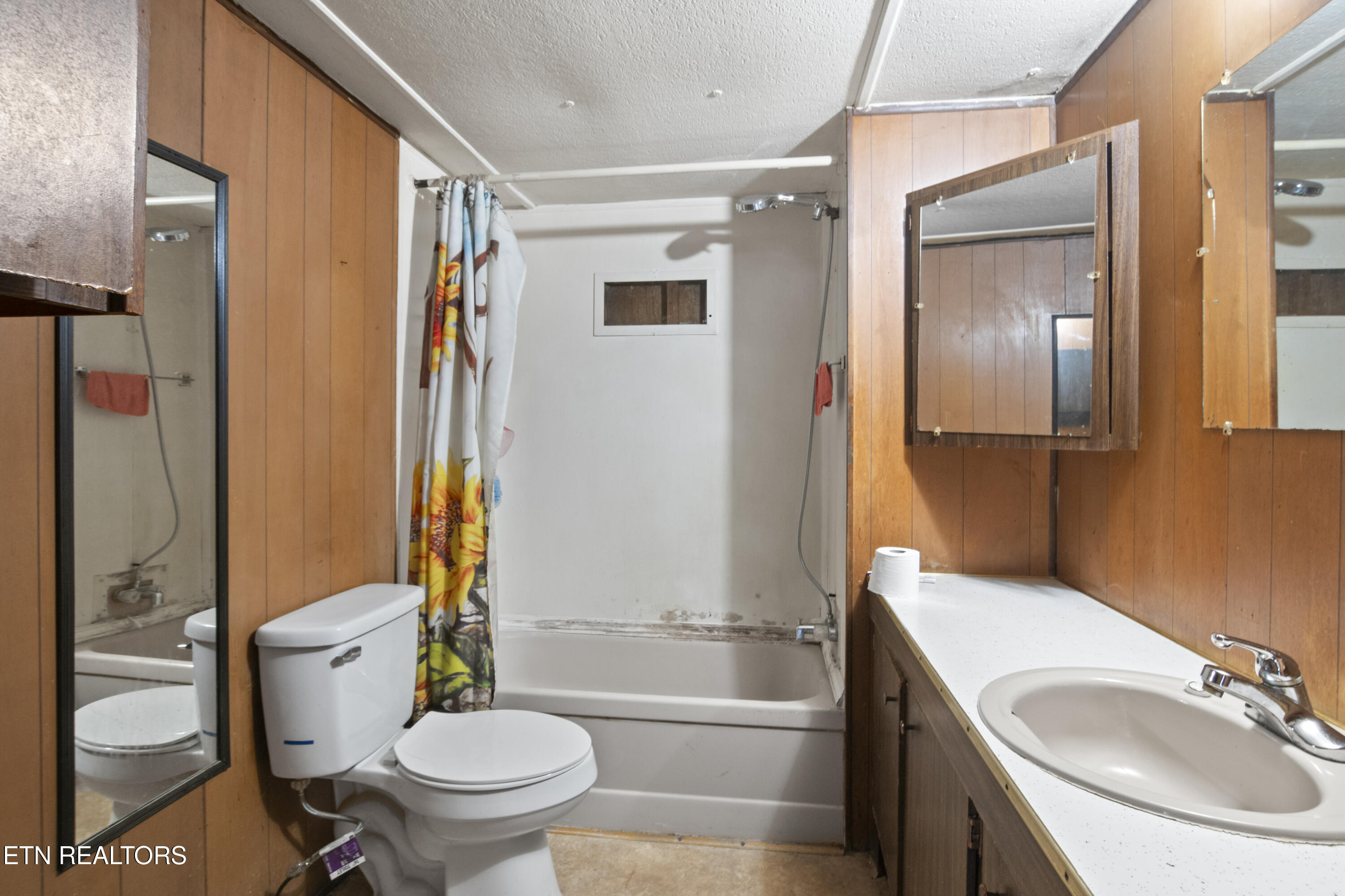 807 E E Chestnut St, LaFollette