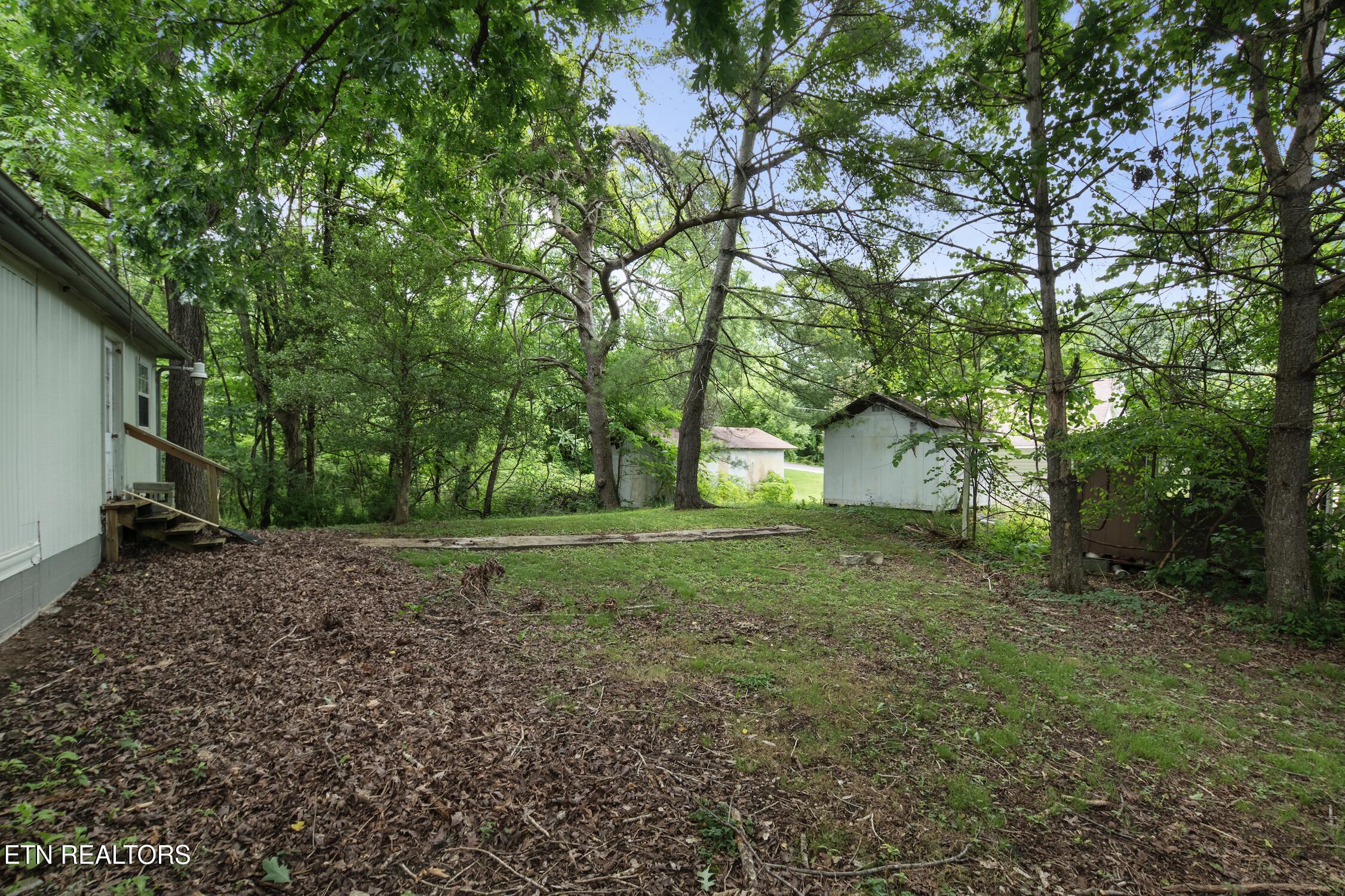 807 E E Chestnut St, LaFollette