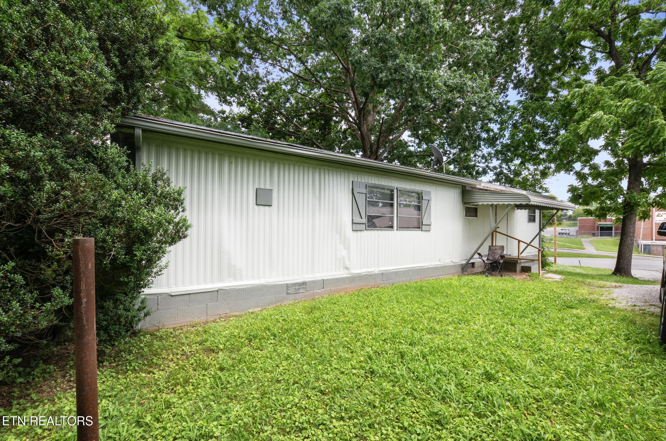 807 E E Chestnut St, LaFollette