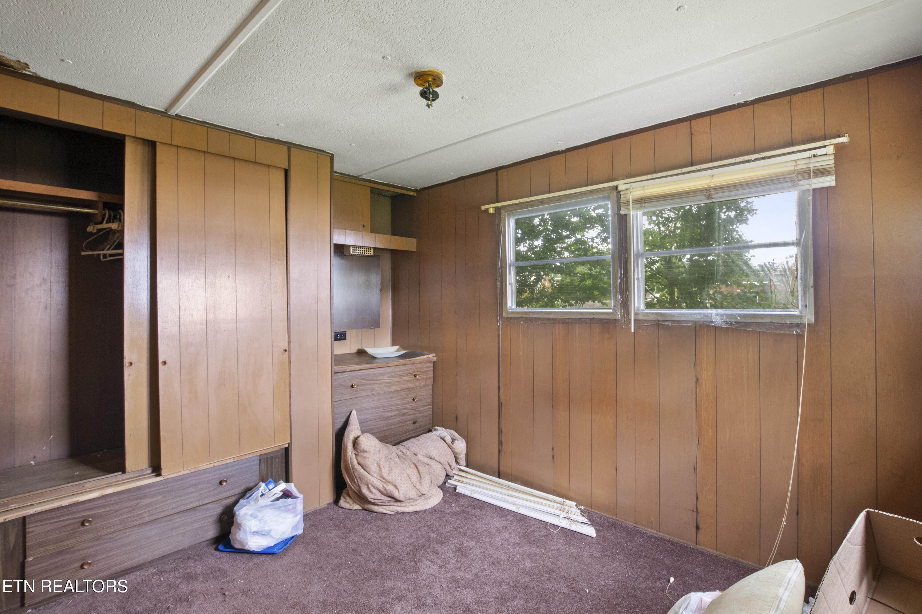 807 E E Chestnut St, LaFollette