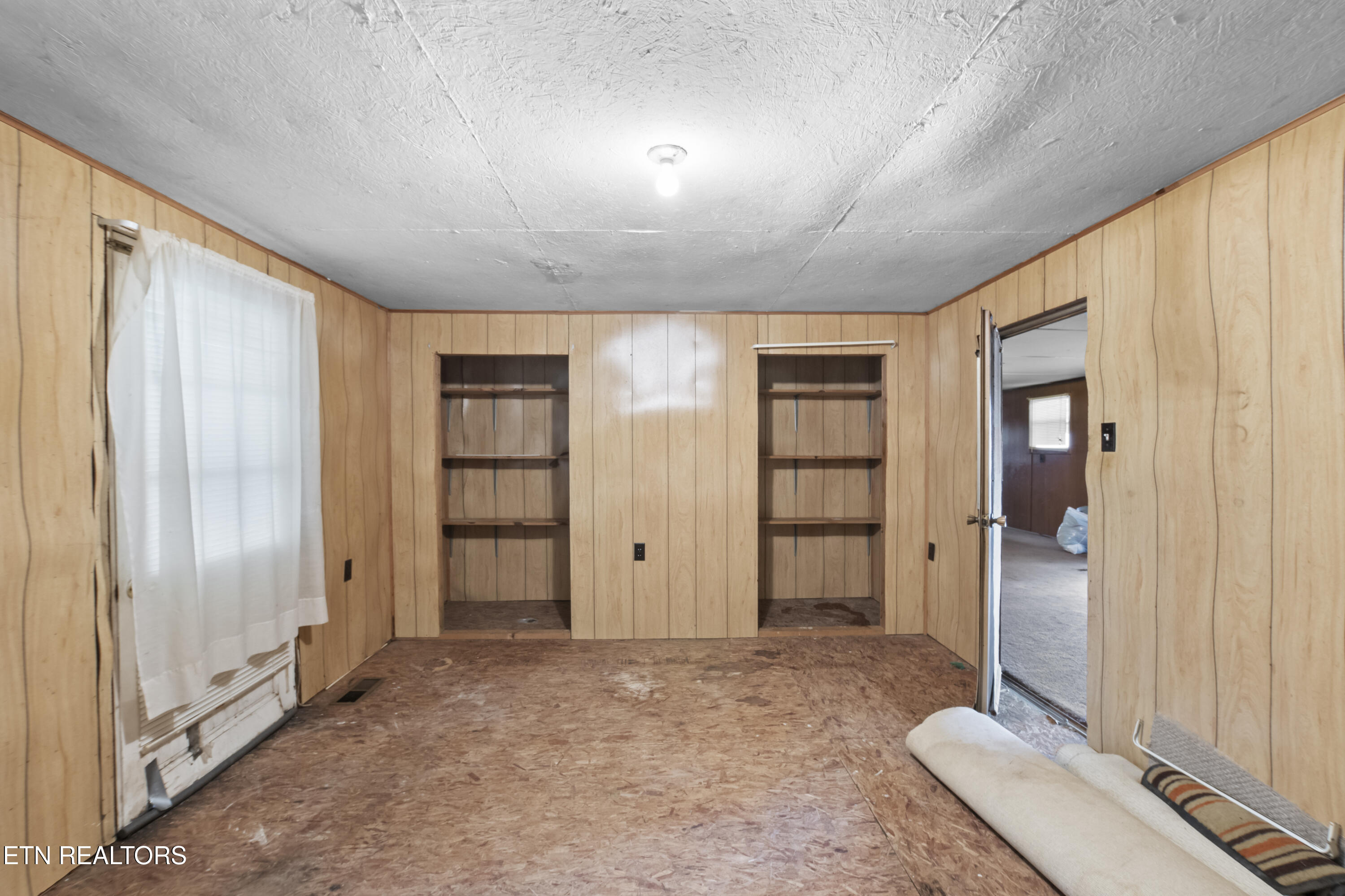 807 E E Chestnut St, LaFollette