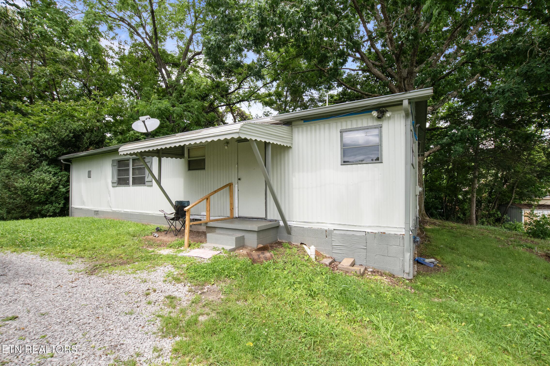 807 E E Chestnut St, LaFollette