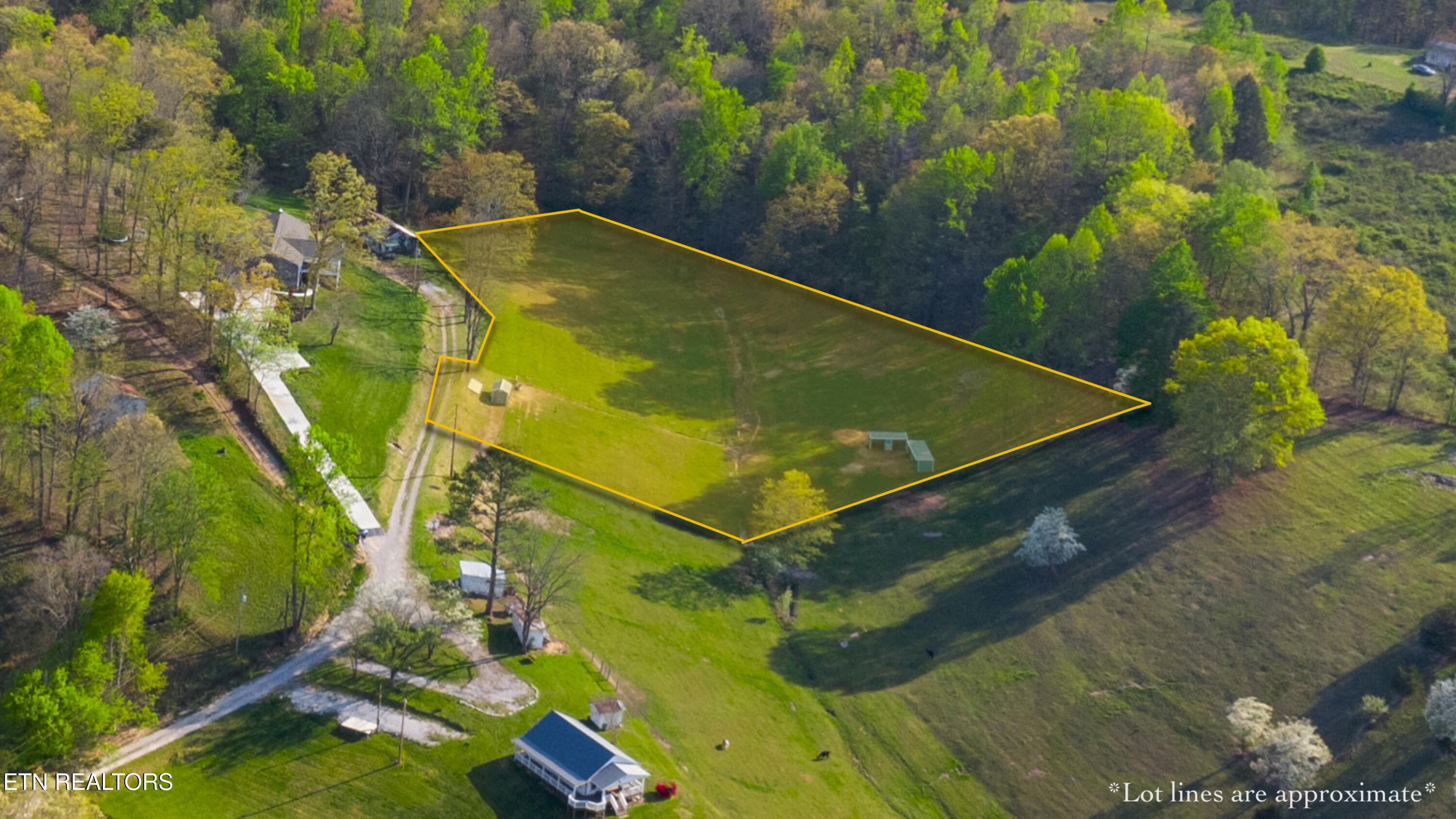 Mac Ivey Lane, LaFollette