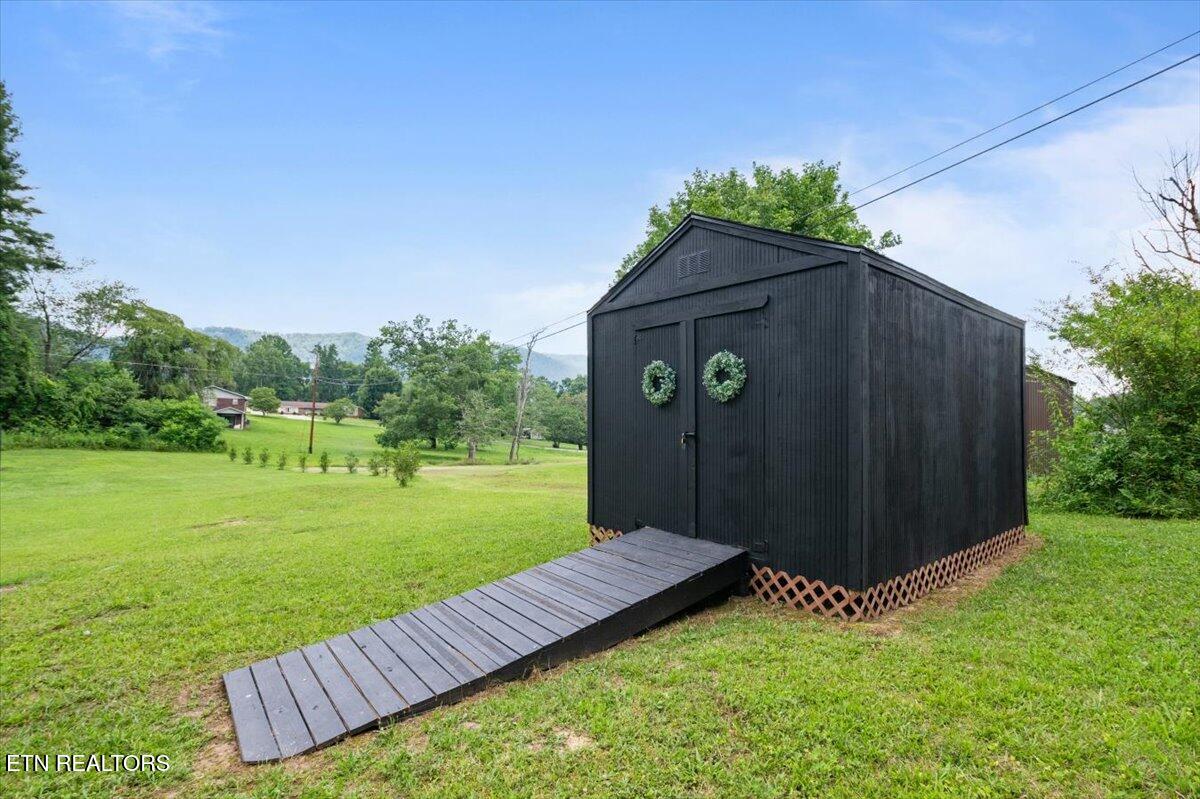 226 Hilldale Lane, LaFollette