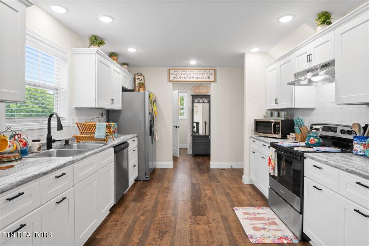 226 Hilldale Lane, LaFollette