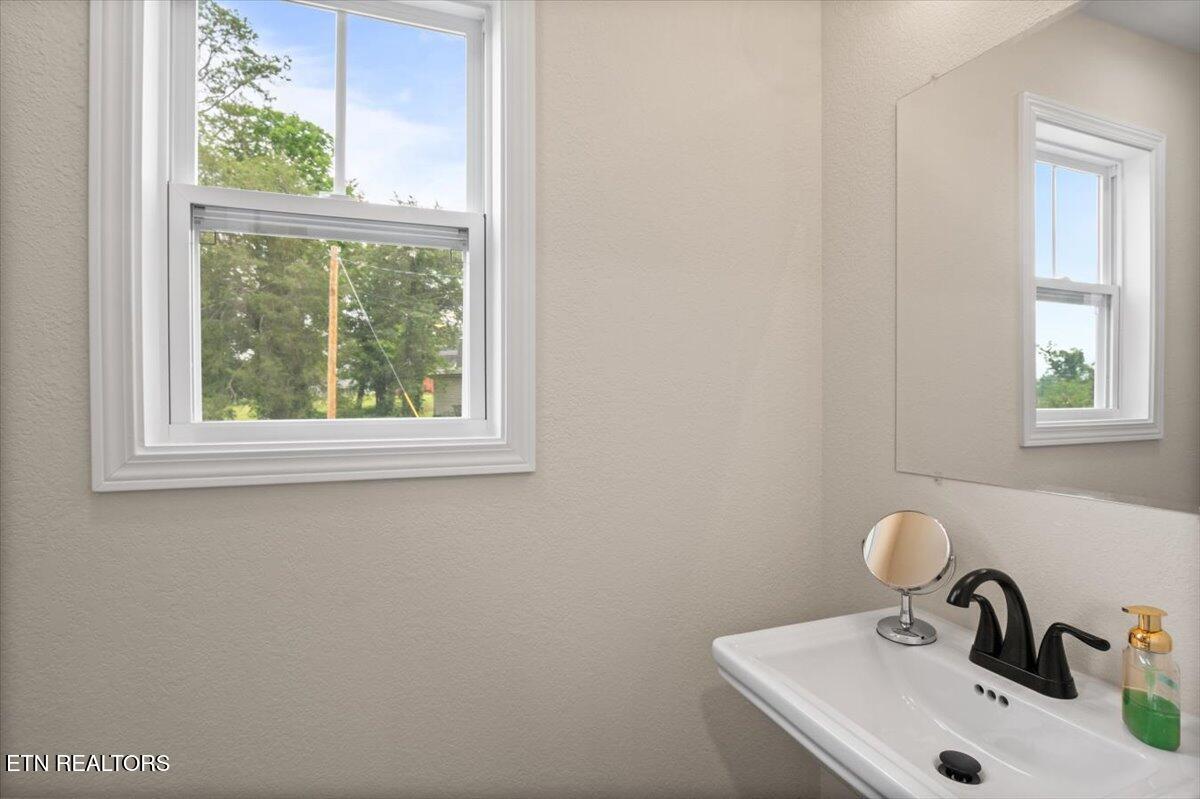 226 Hilldale Lane, LaFollette