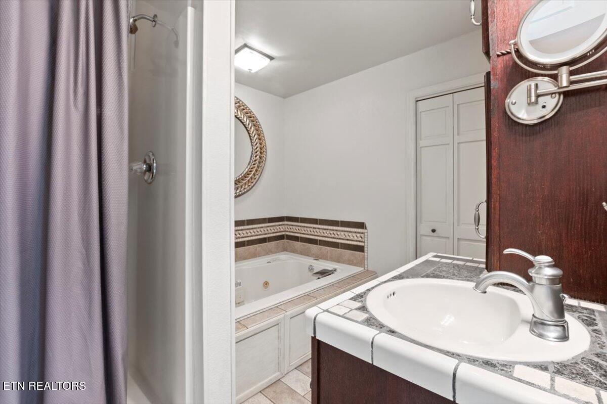 700 Shanghai Landing Lane, LaFollette