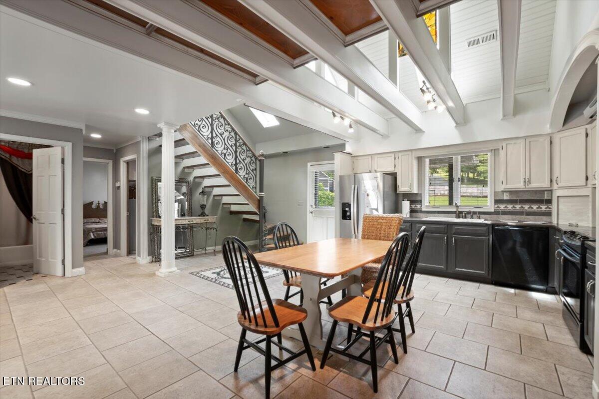 700 Shanghai Landing Lane, LaFollette