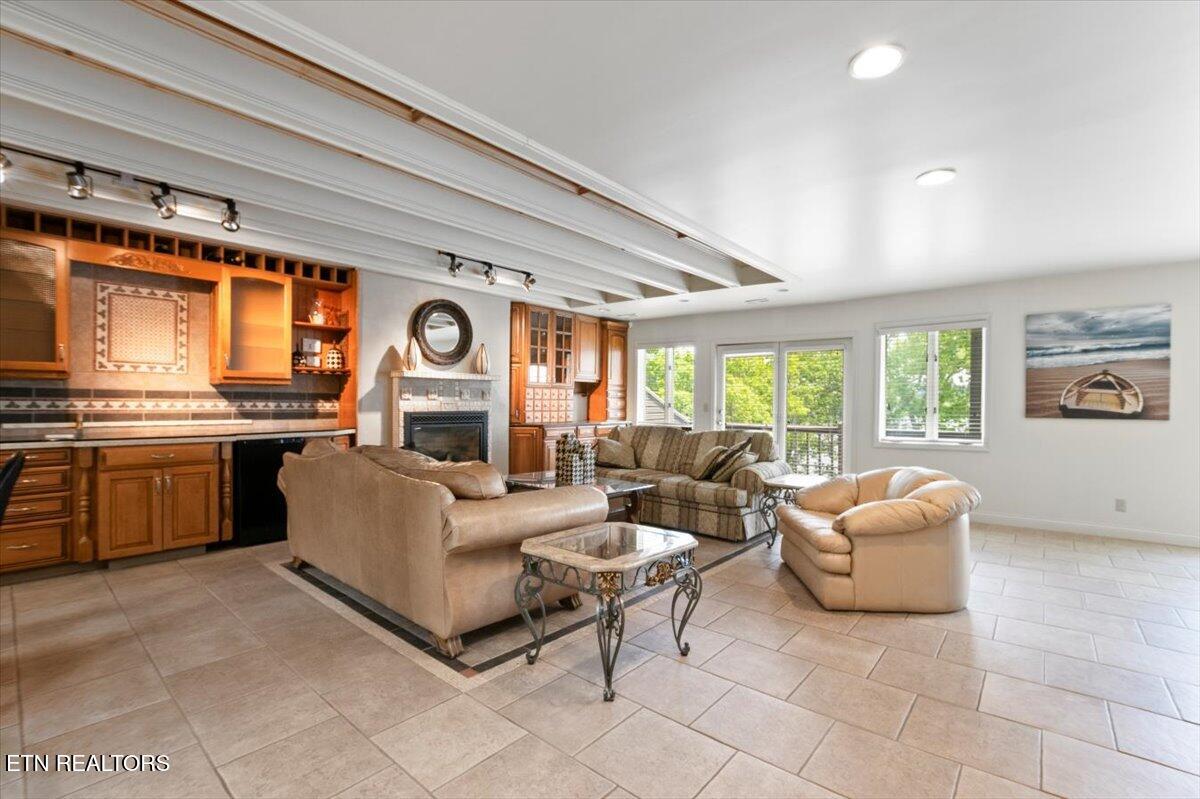 700 Shanghai Landing Lane, LaFollette