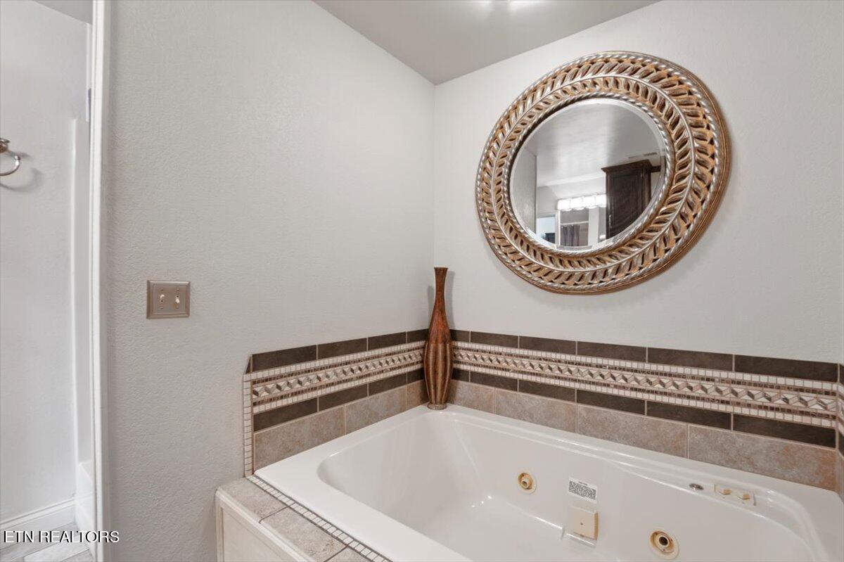 700 Shanghai Landing Lane, LaFollette