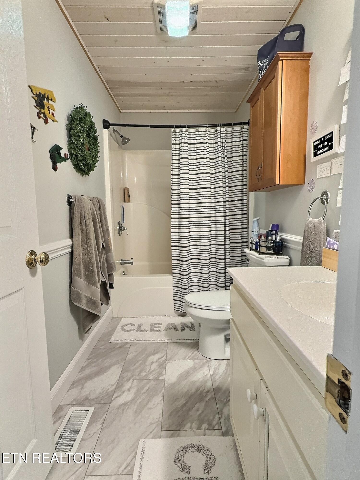1292 Martin Lane, LaFollette