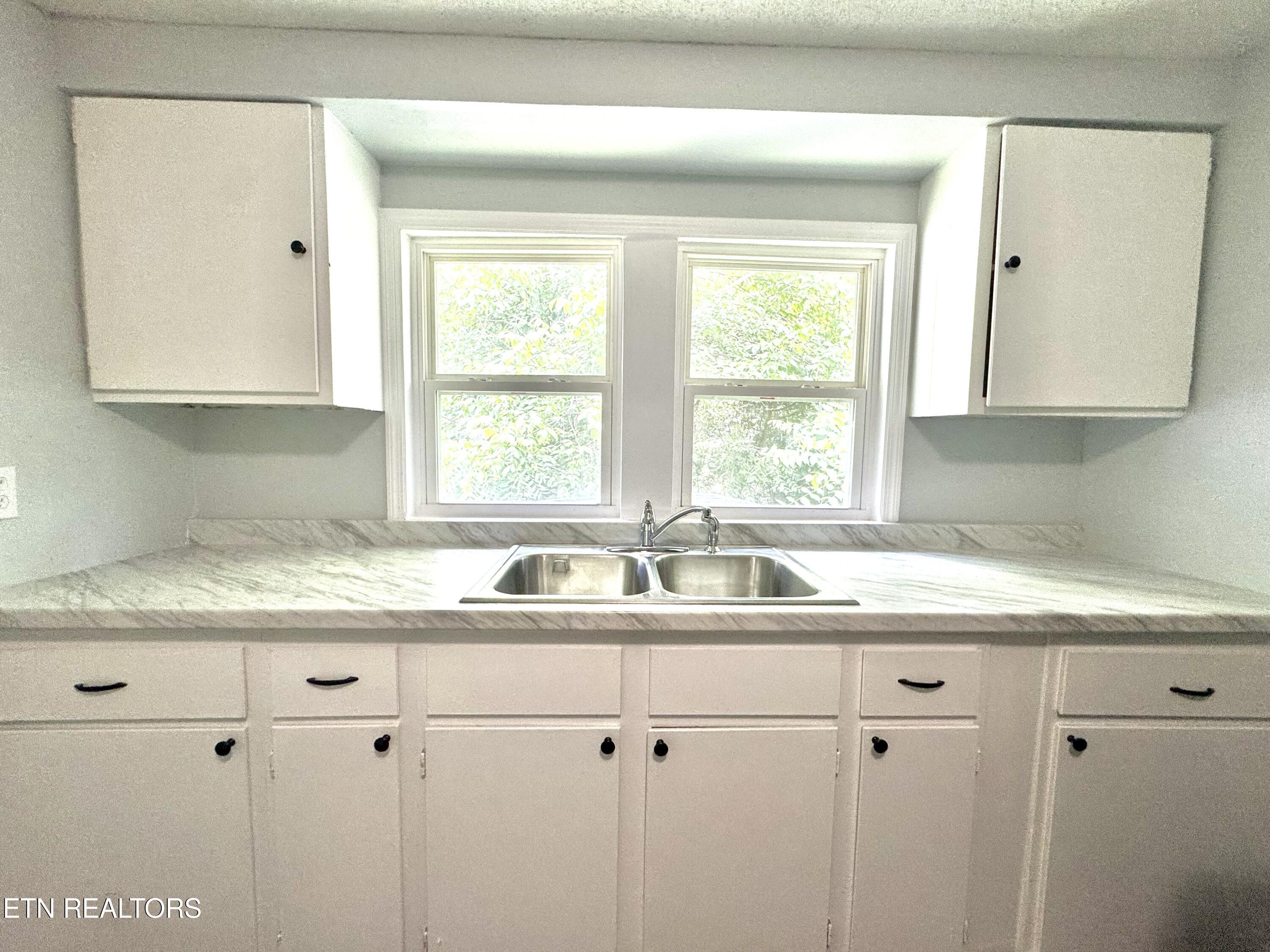 914 S 13th St, LaFollette