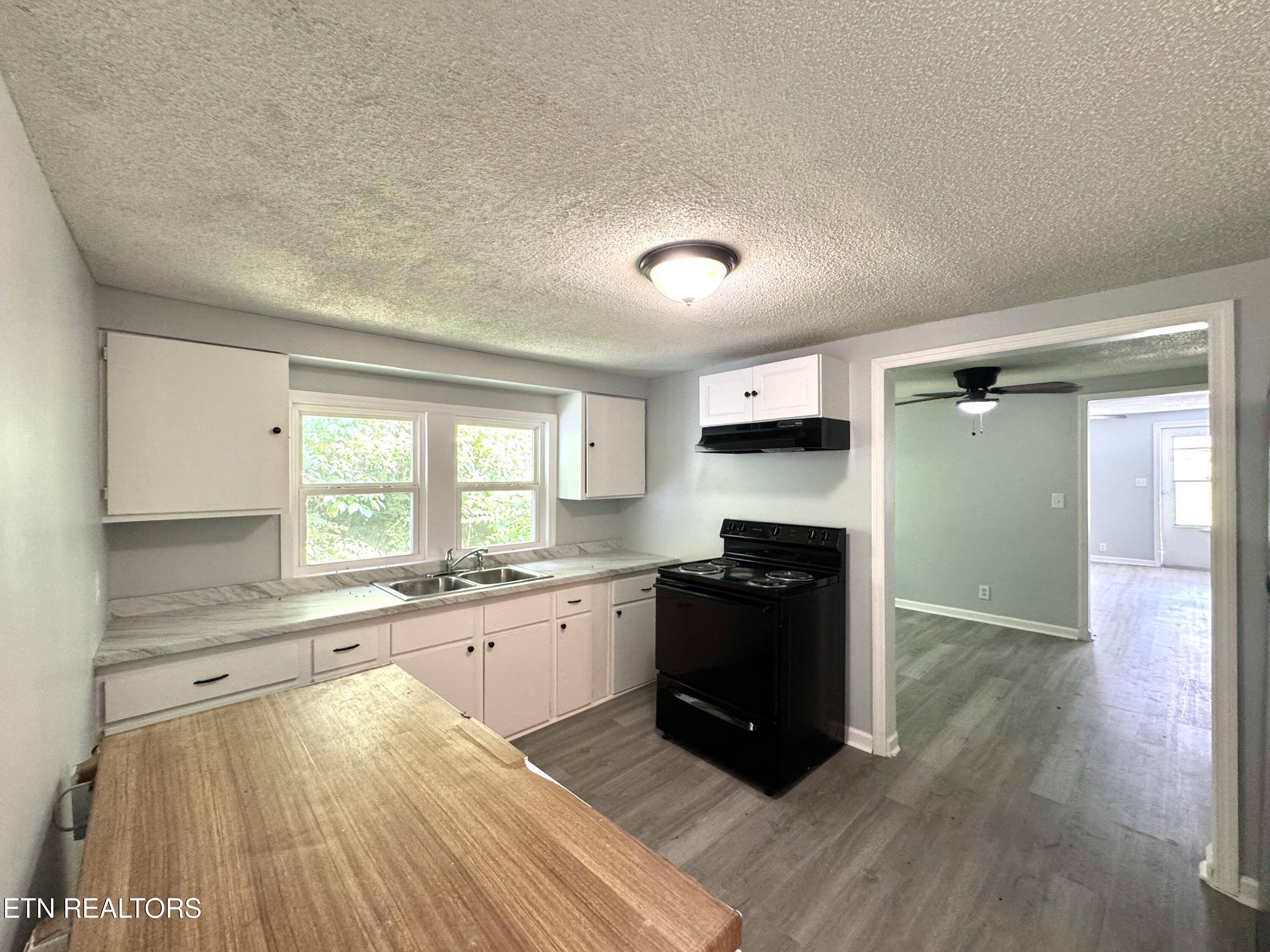 914 S 13th St, LaFollette