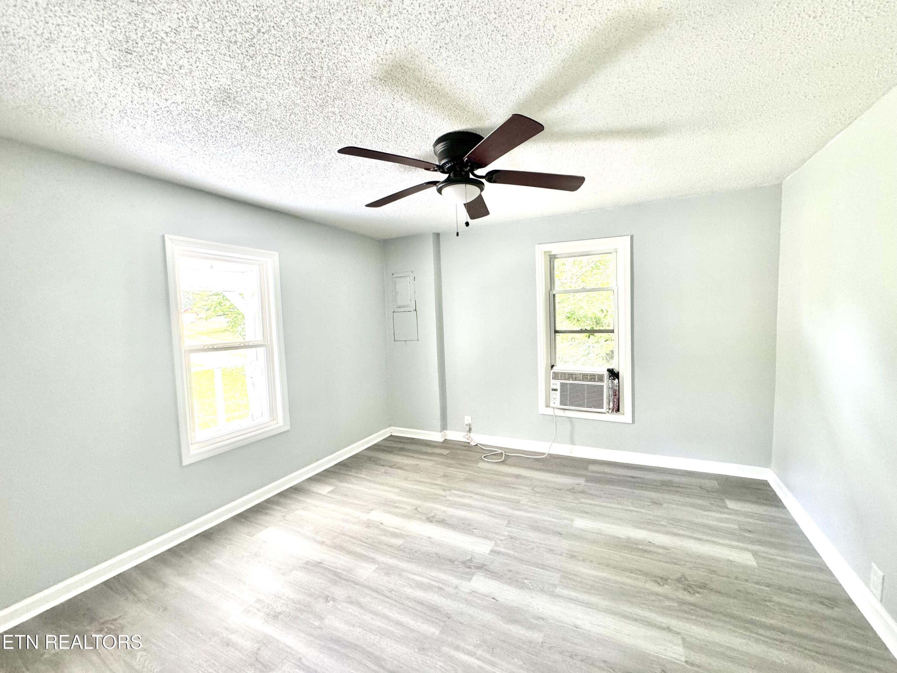 914 S 13th St, LaFollette