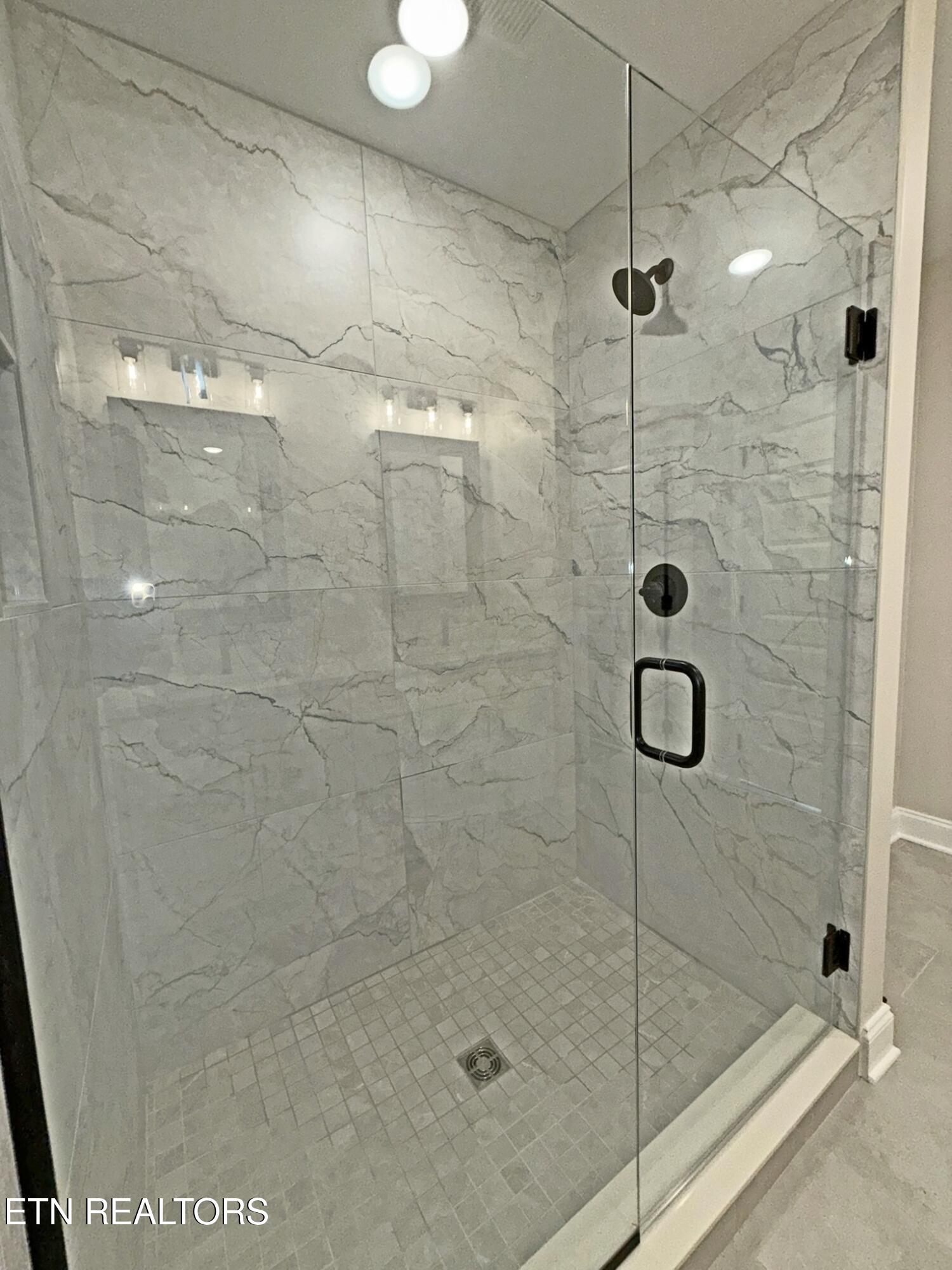 124 Chelsea Lane, LaFollette