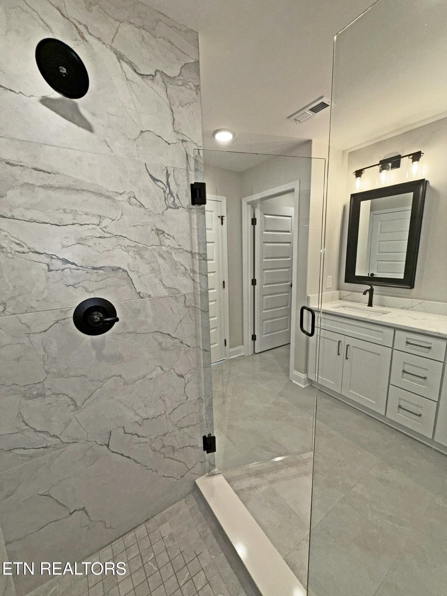 124 Chelsea Lane, LaFollette