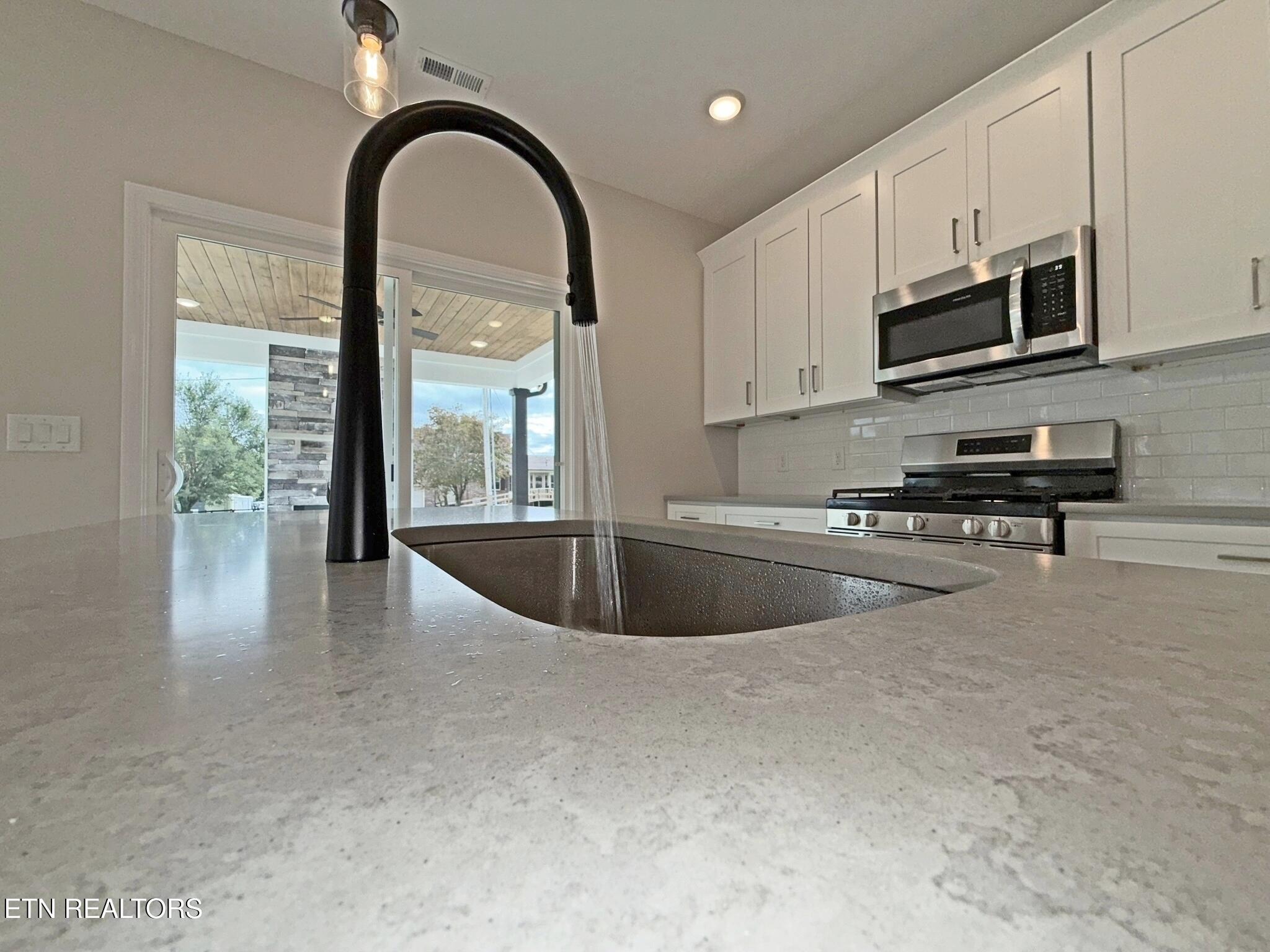 124 Chelsea Lane, LaFollette