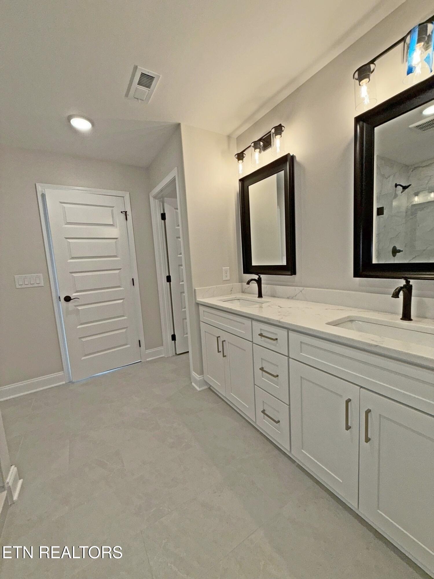 124 Chelsea Lane, LaFollette