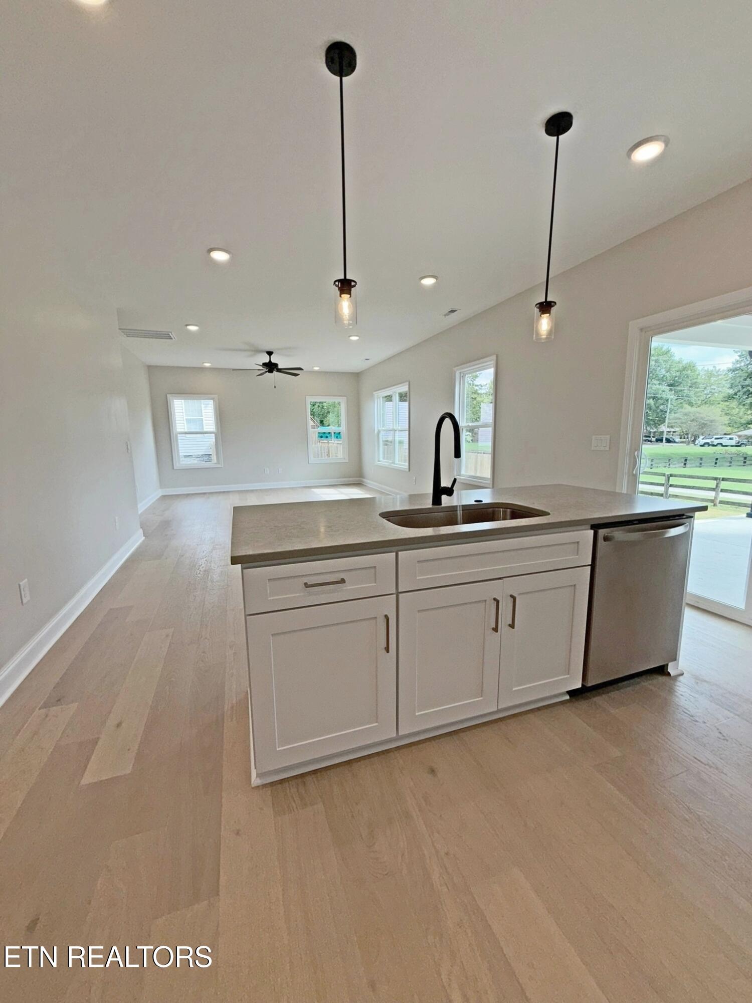 124 Chelsea Lane, LaFollette