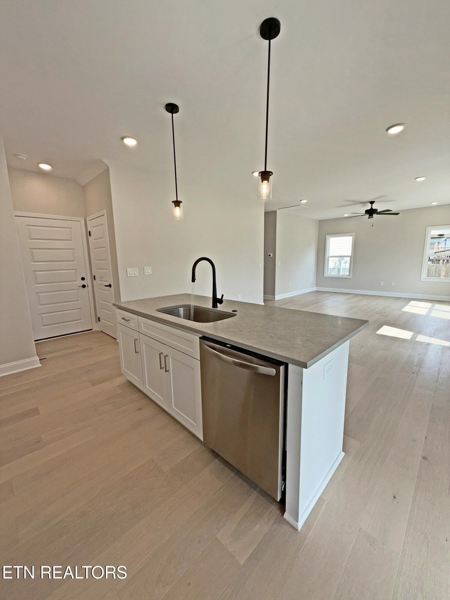 124 Chelsea Lane, LaFollette