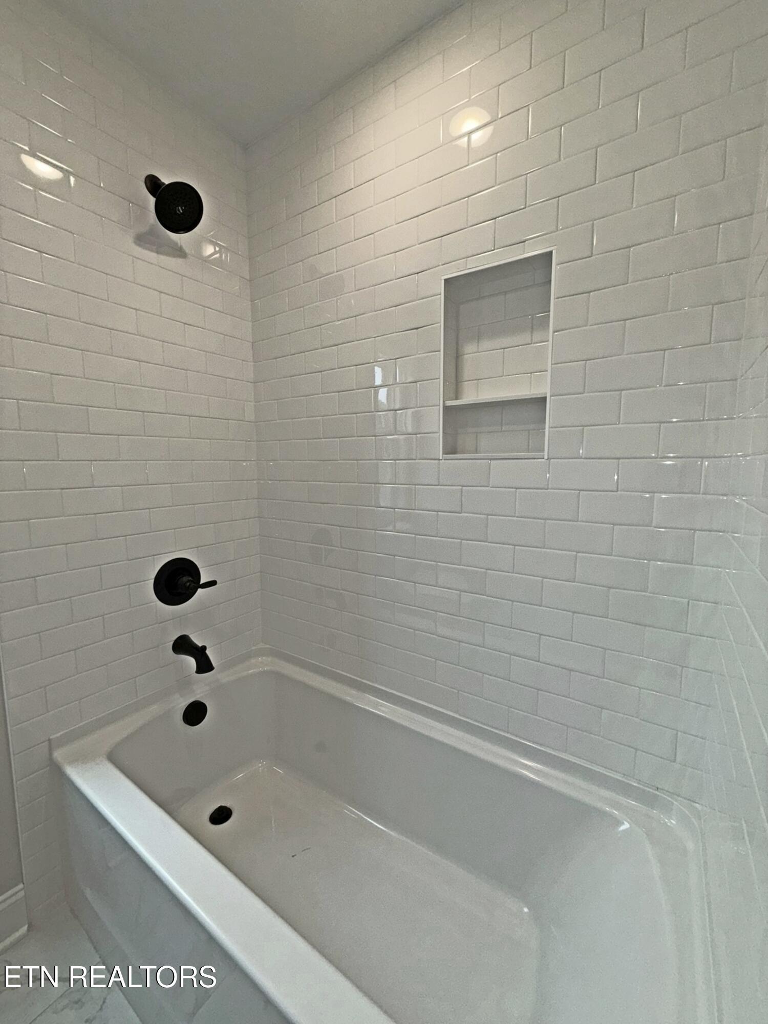 124 Chelsea Lane, LaFollette