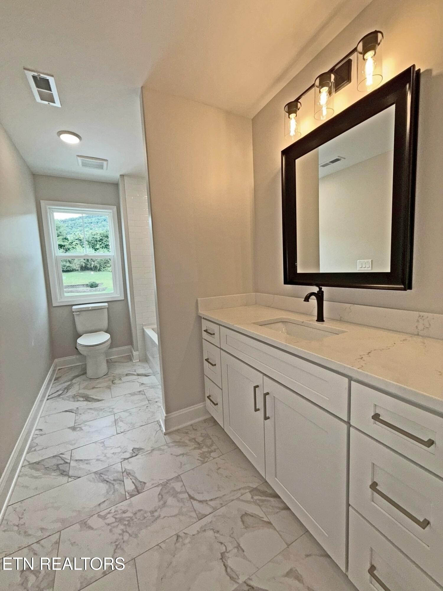 124 Chelsea Lane, LaFollette