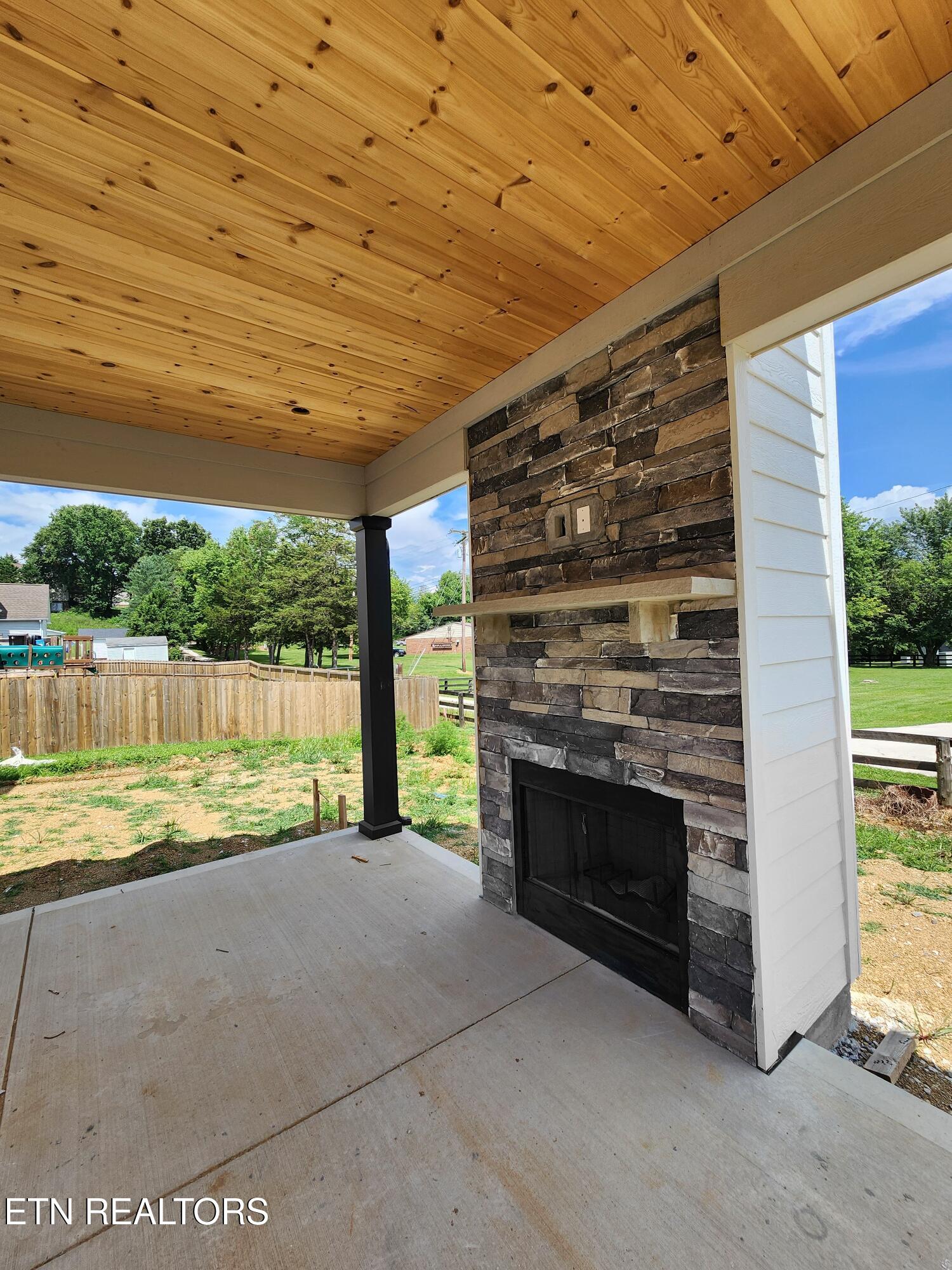 124 Chelsea Lane, LaFollette