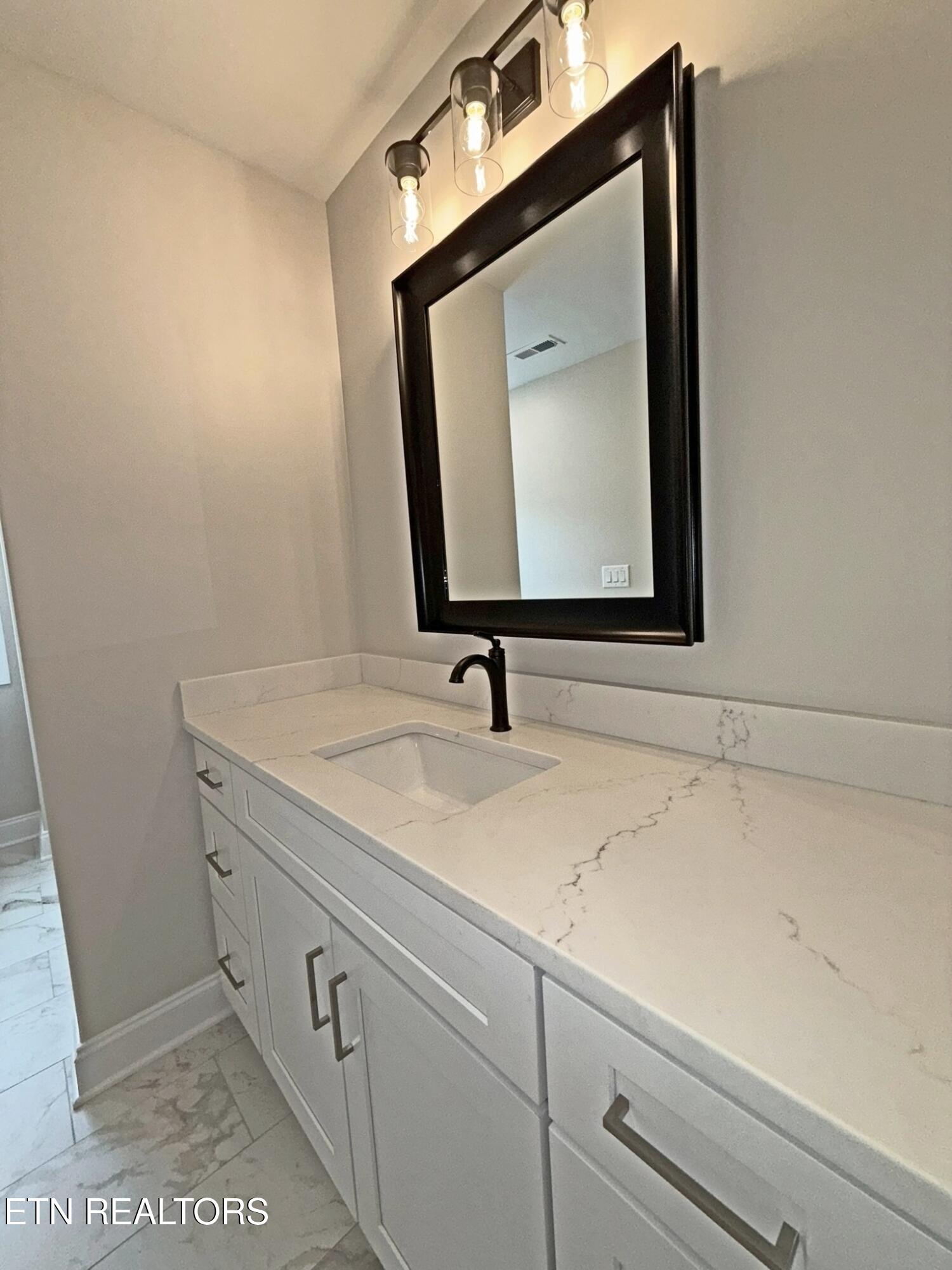 124 Chelsea Lane, LaFollette