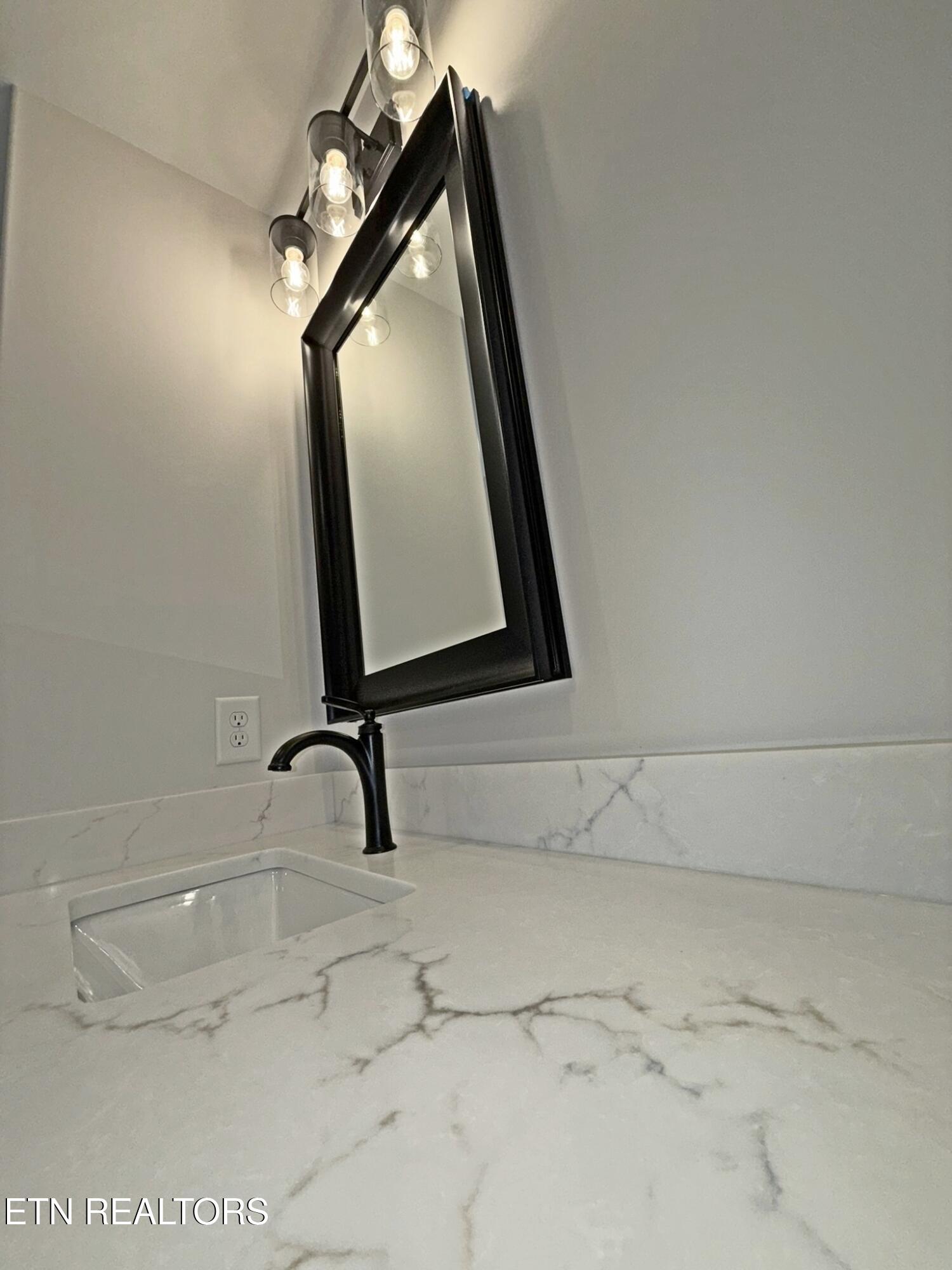 124 Chelsea Lane, LaFollette