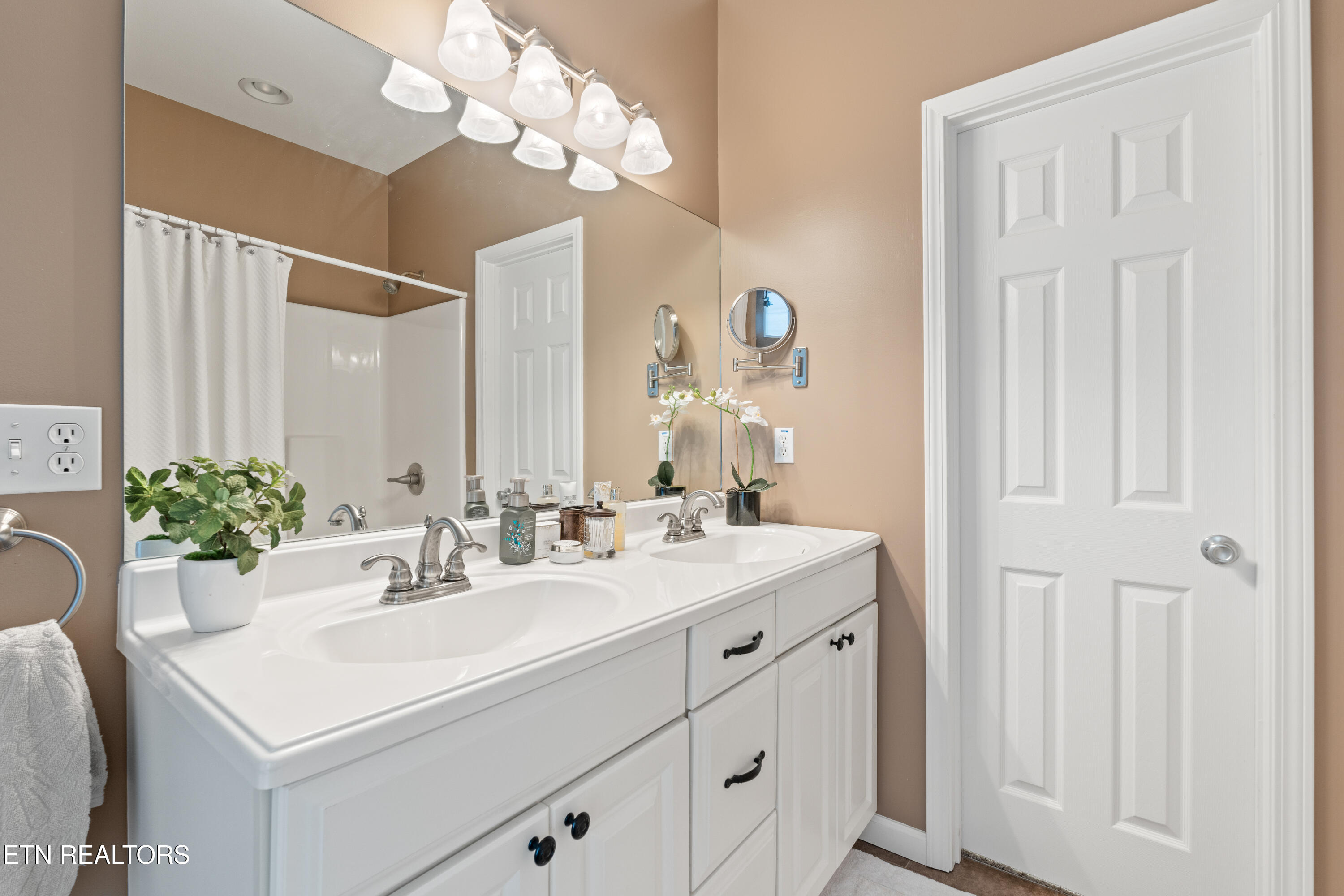 1470 Deerfield Way, LaFollette