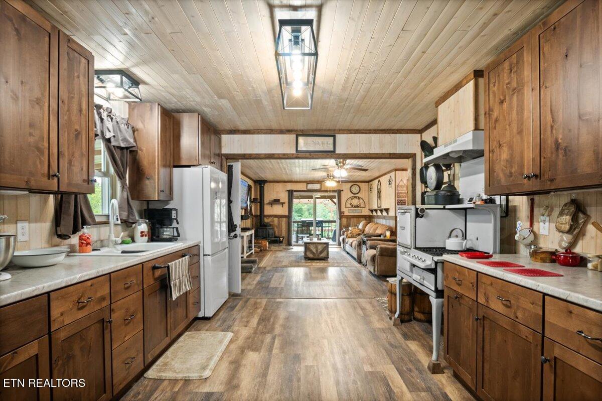 203 Wagon Lane