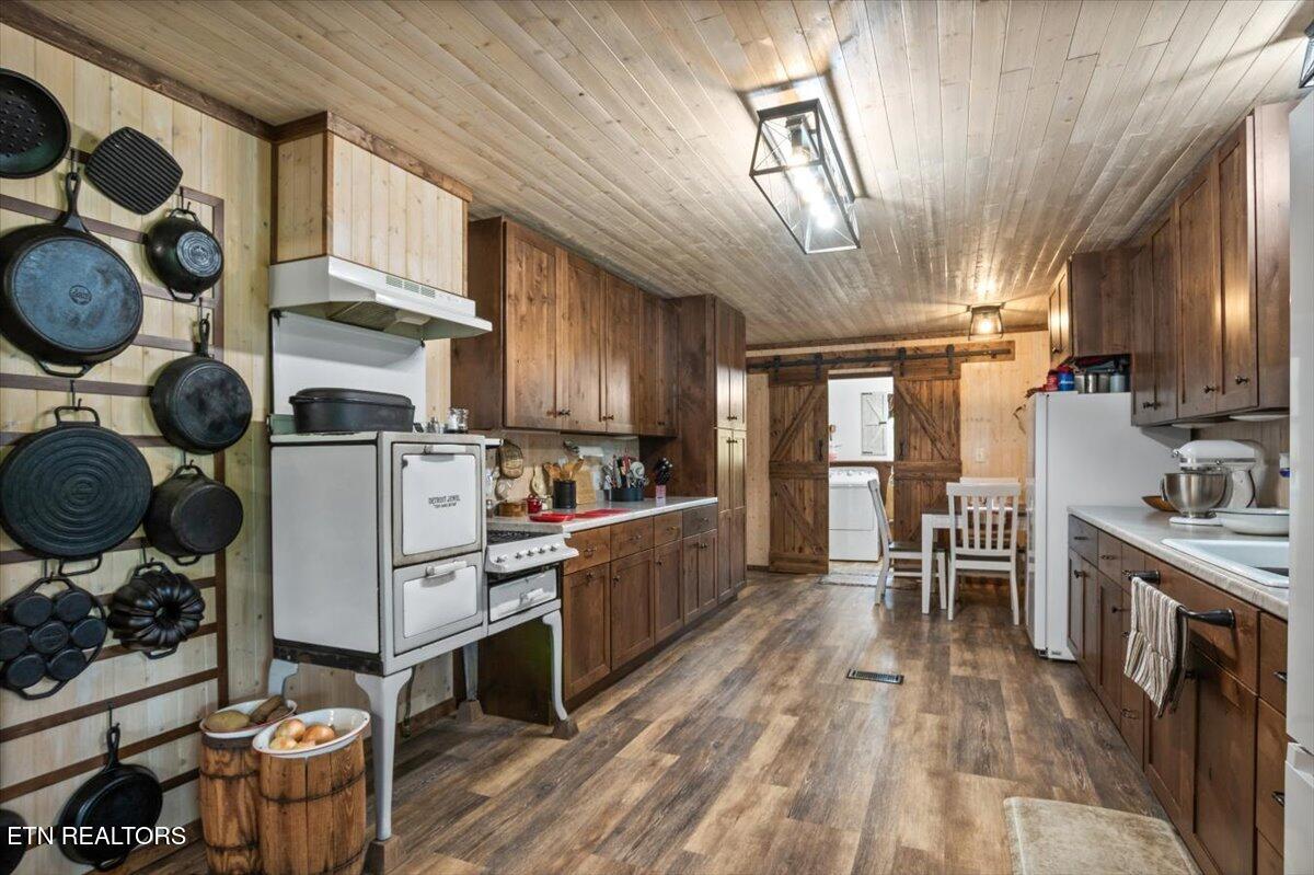 203 Wagon Lane