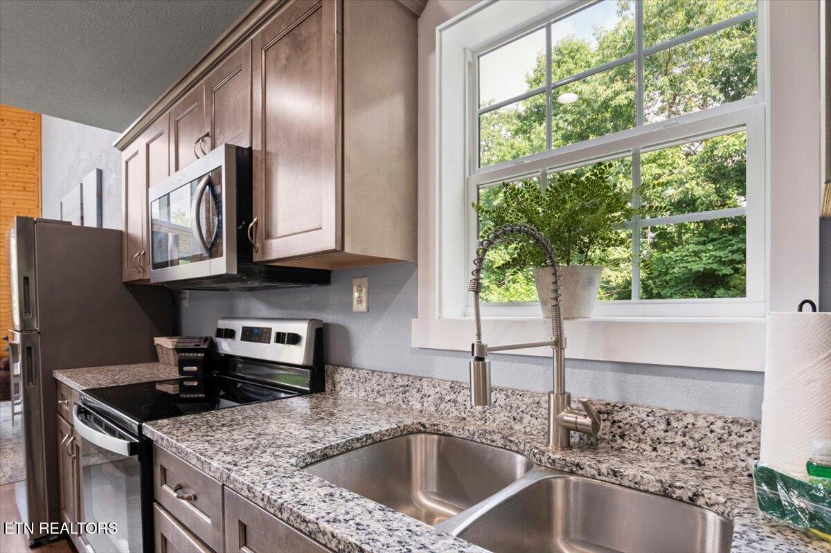 600 Powell Valley Marine Rd, LaFollette