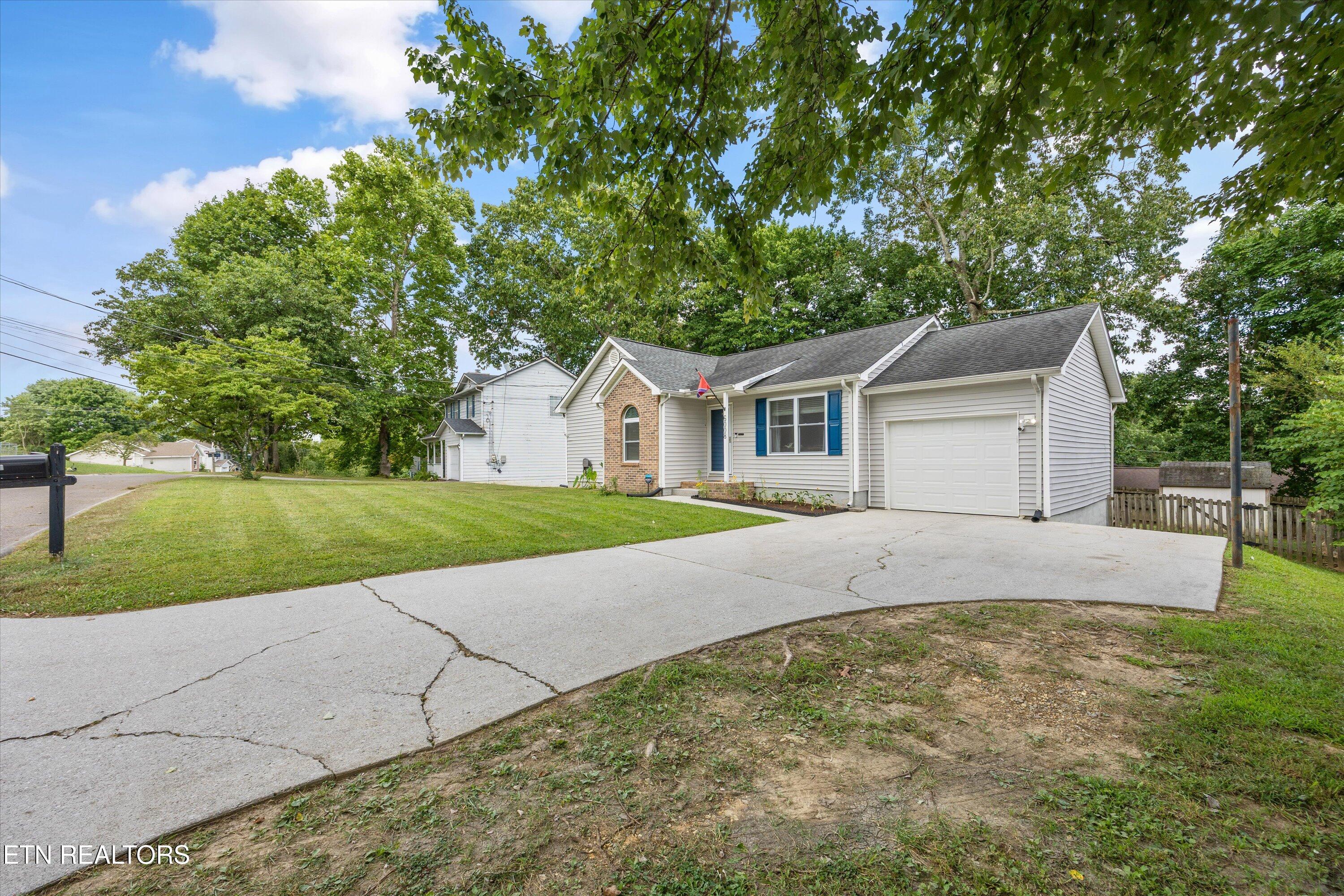 6008 Autumn Oaks Lane