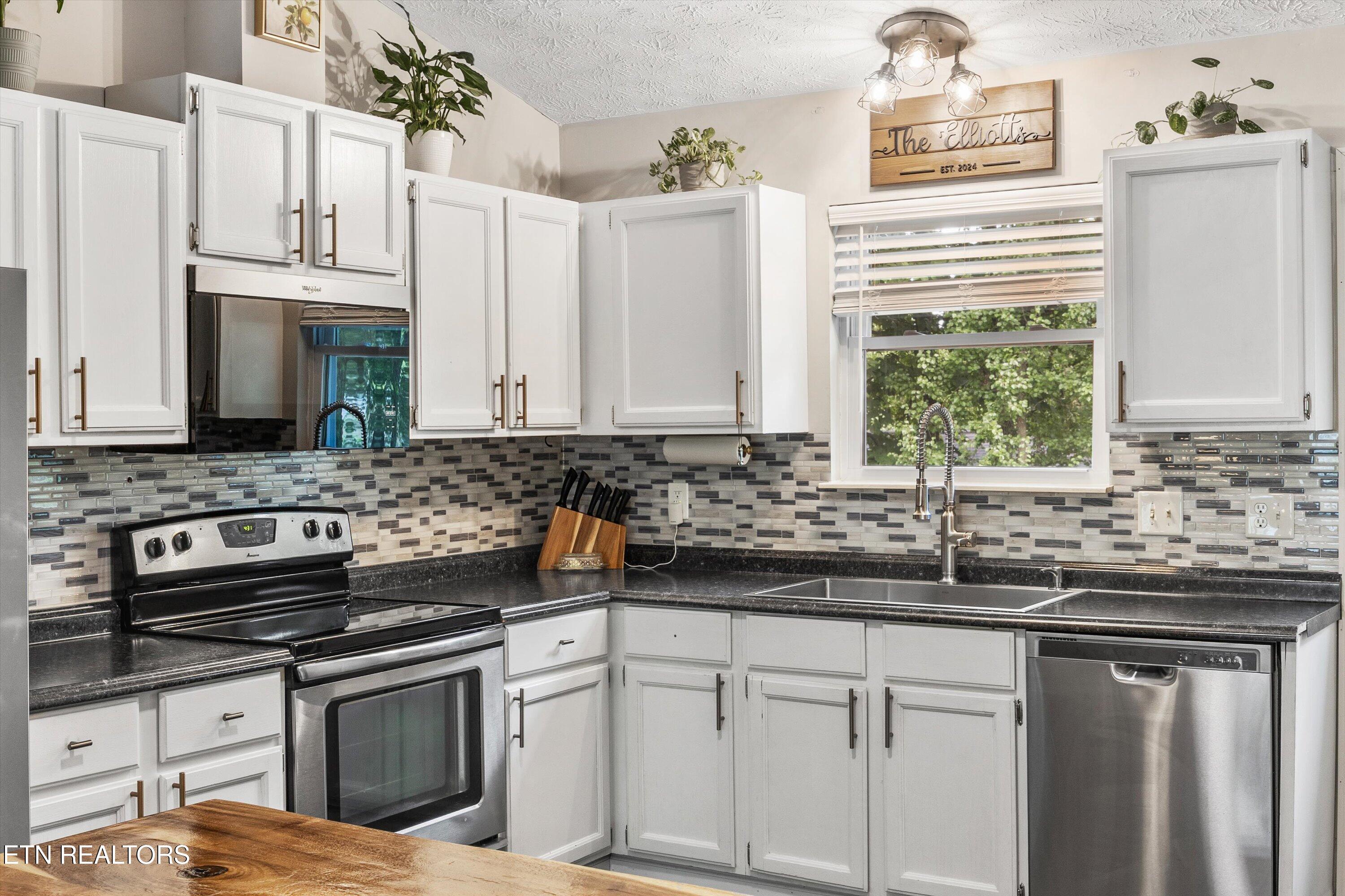 6008 Autumn Oaks Lane