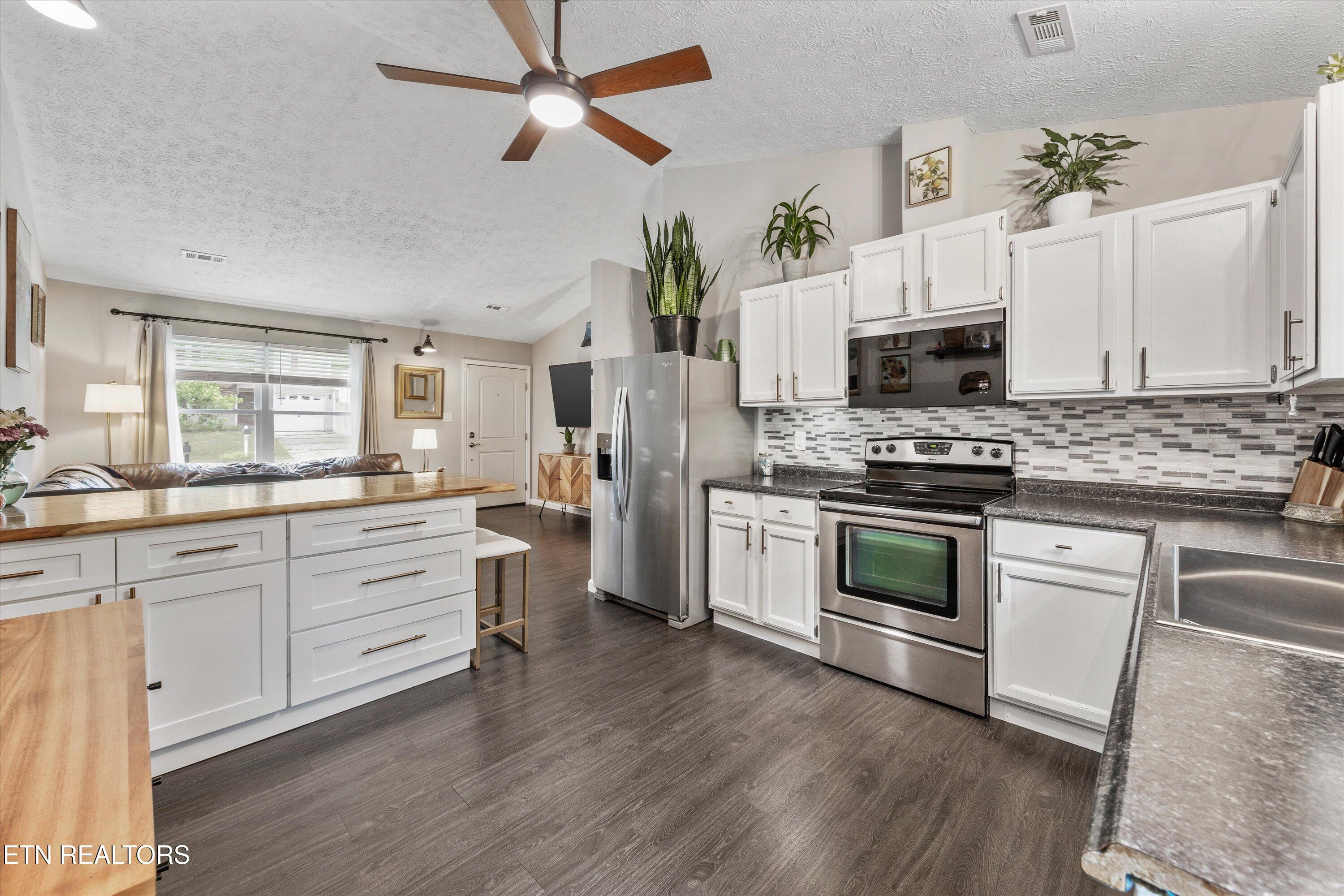 6008 Autumn Oaks Lane