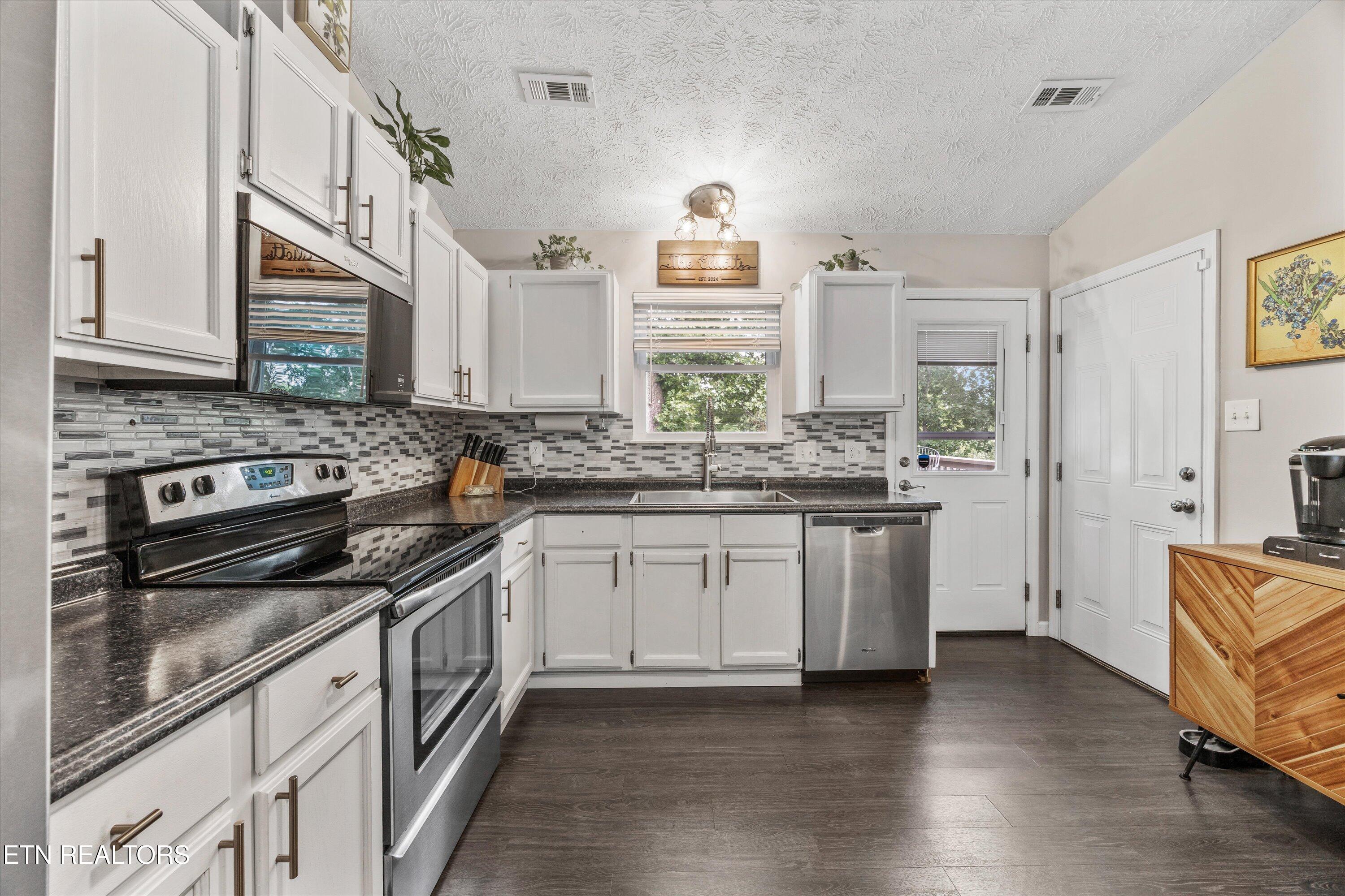6008 Autumn Oaks Lane