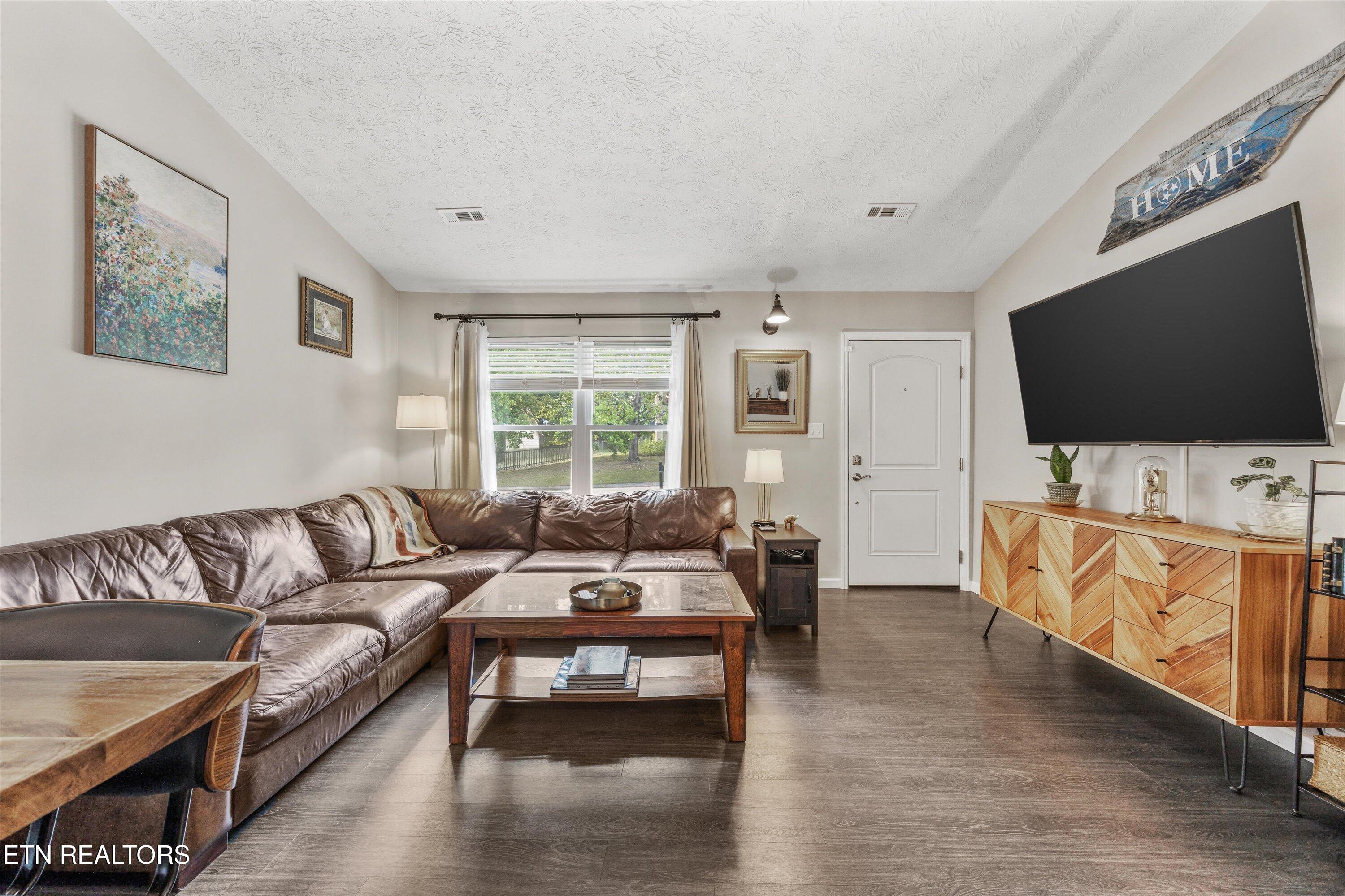 6008 Autumn Oaks Lane