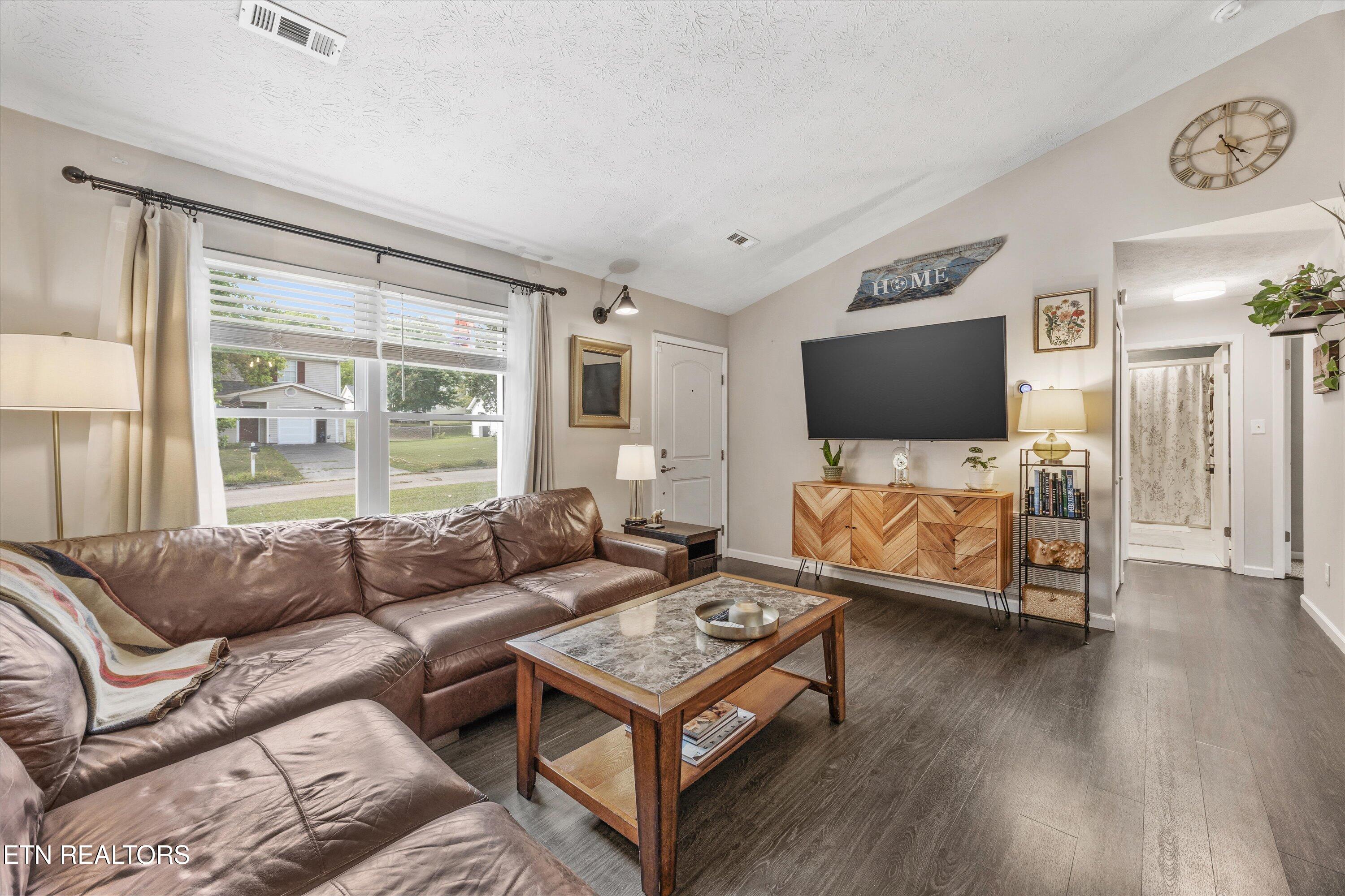 6008 Autumn Oaks Lane