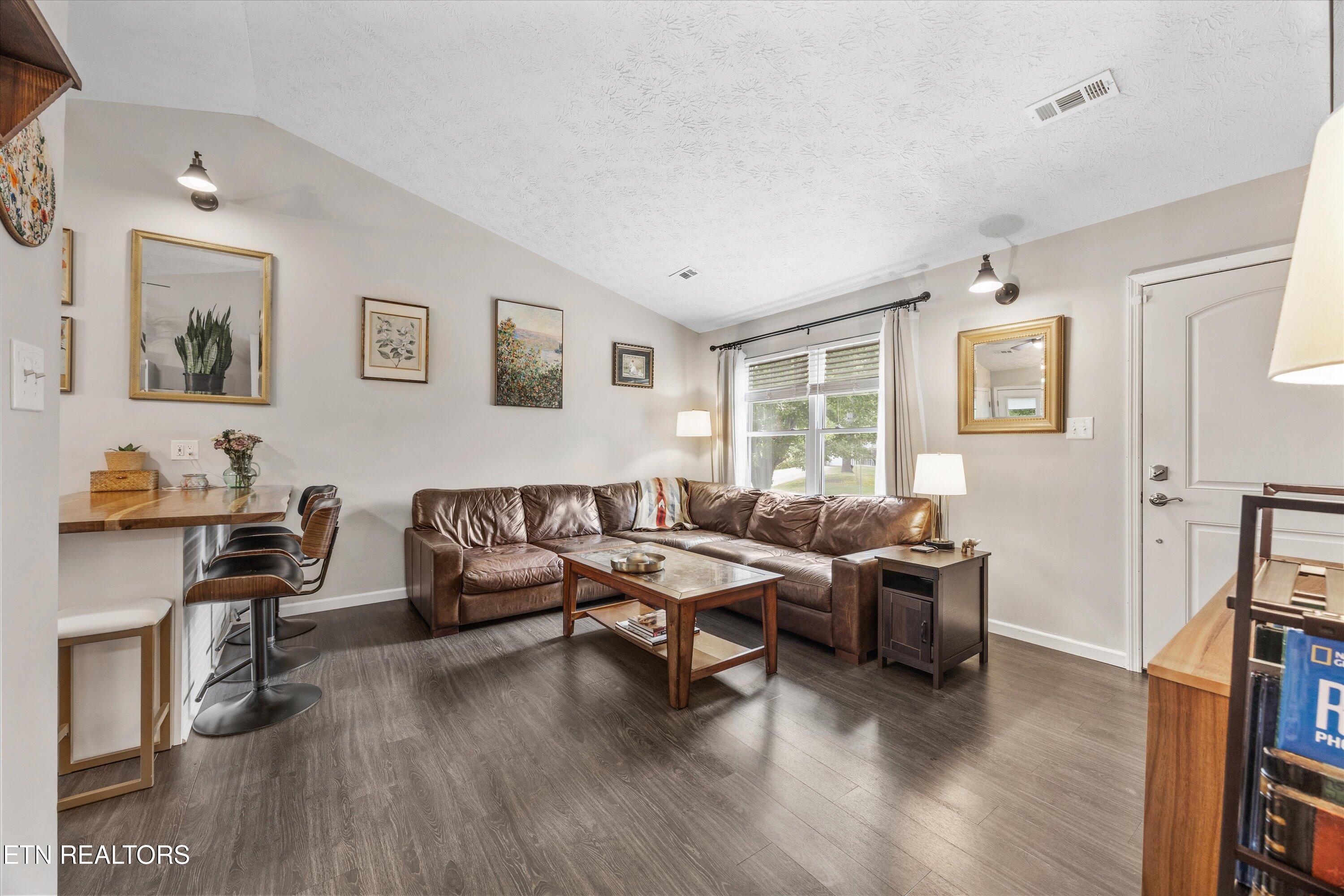 6008 Autumn Oaks Lane