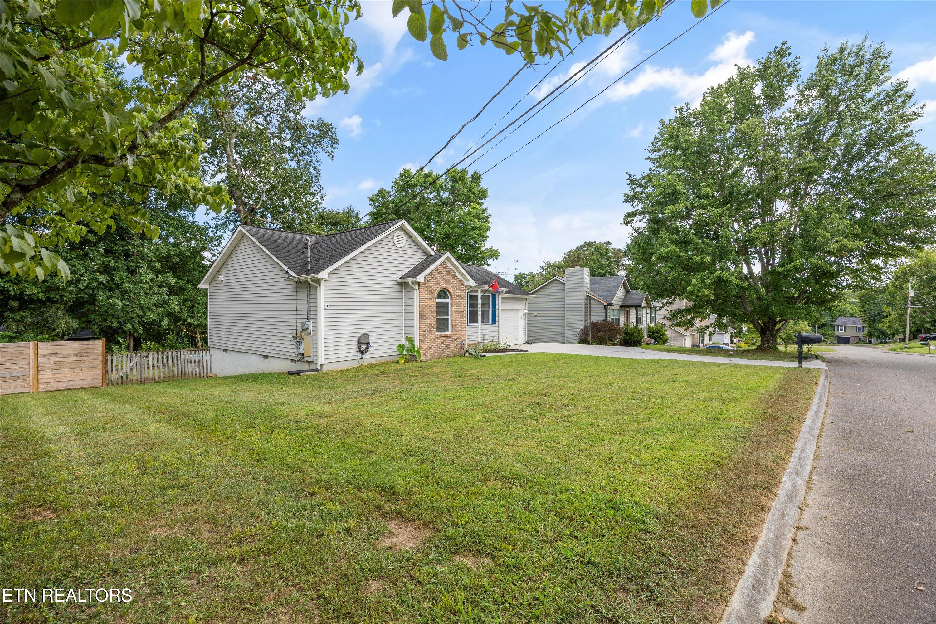 6008 Autumn Oaks Lane