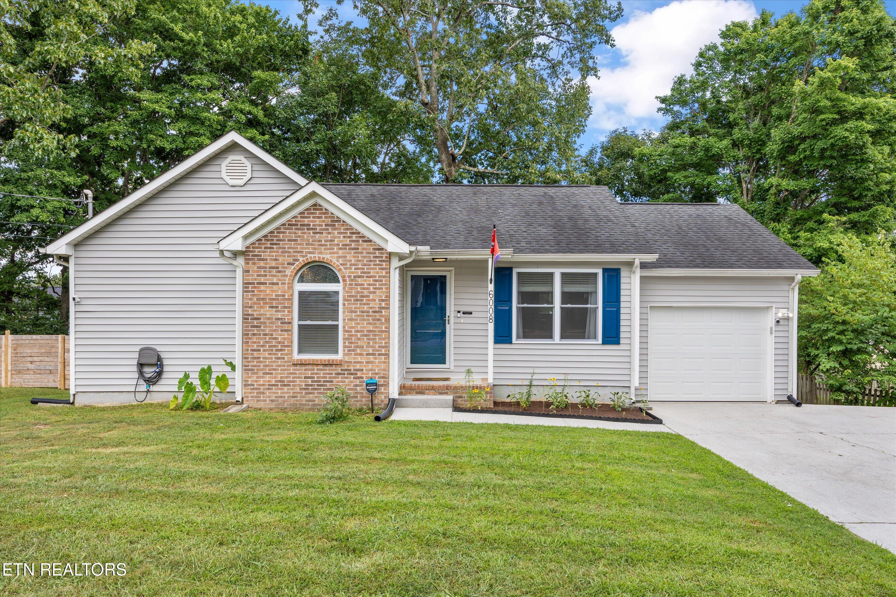 6008 Autumn Oaks Lane