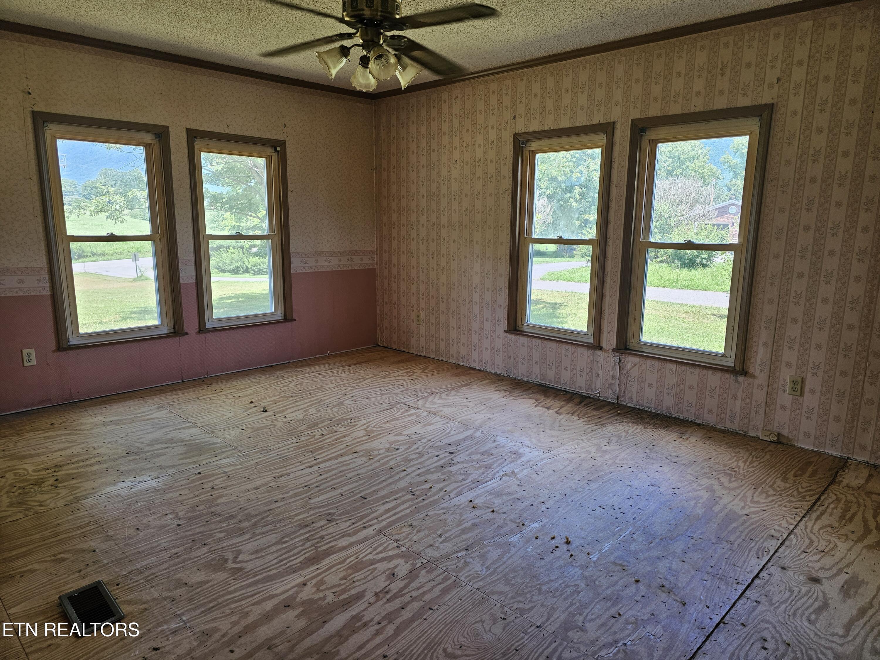 120 Sagefield Drive, LaFollette