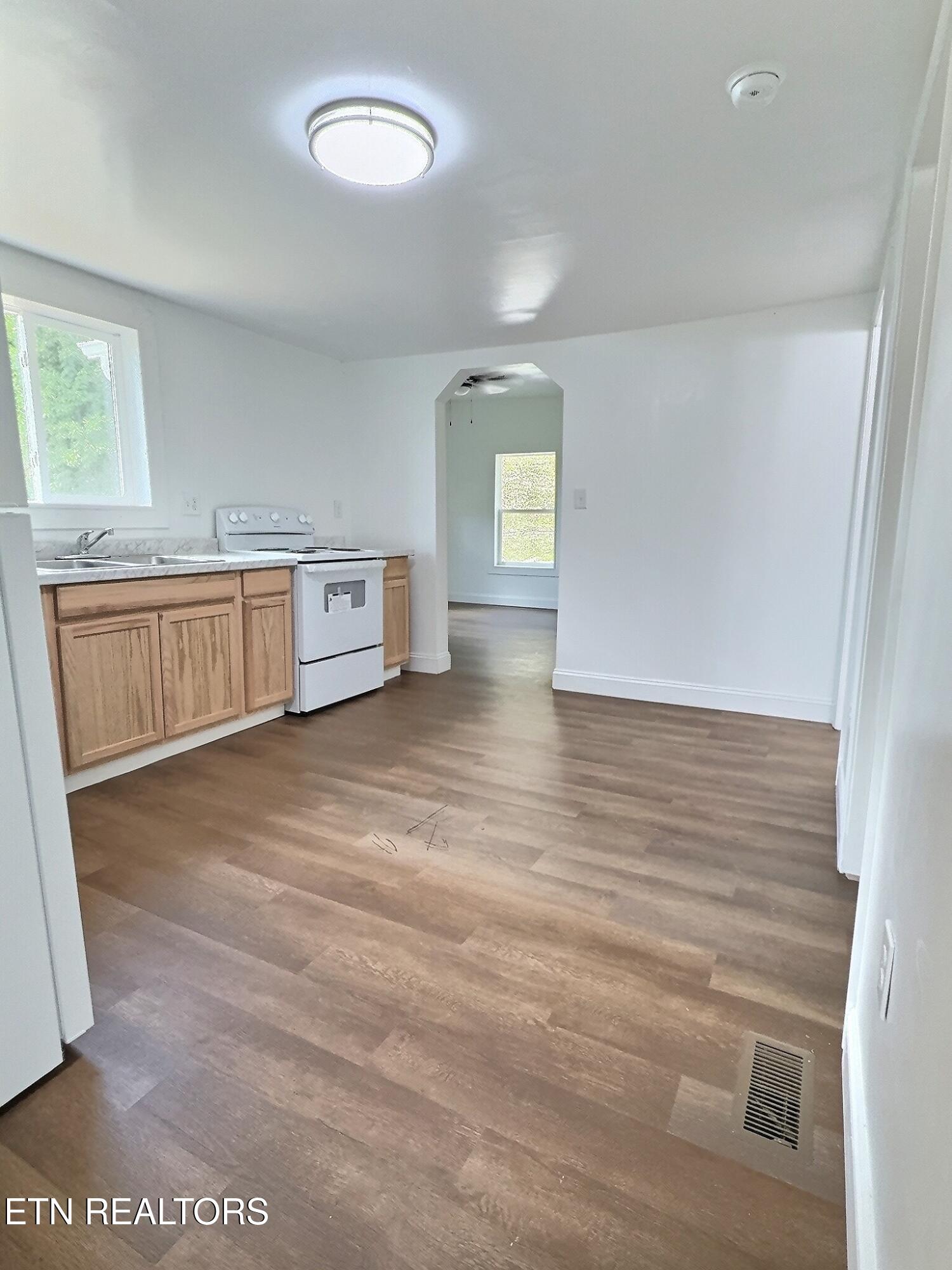 415 E Central Ave, LaFollette