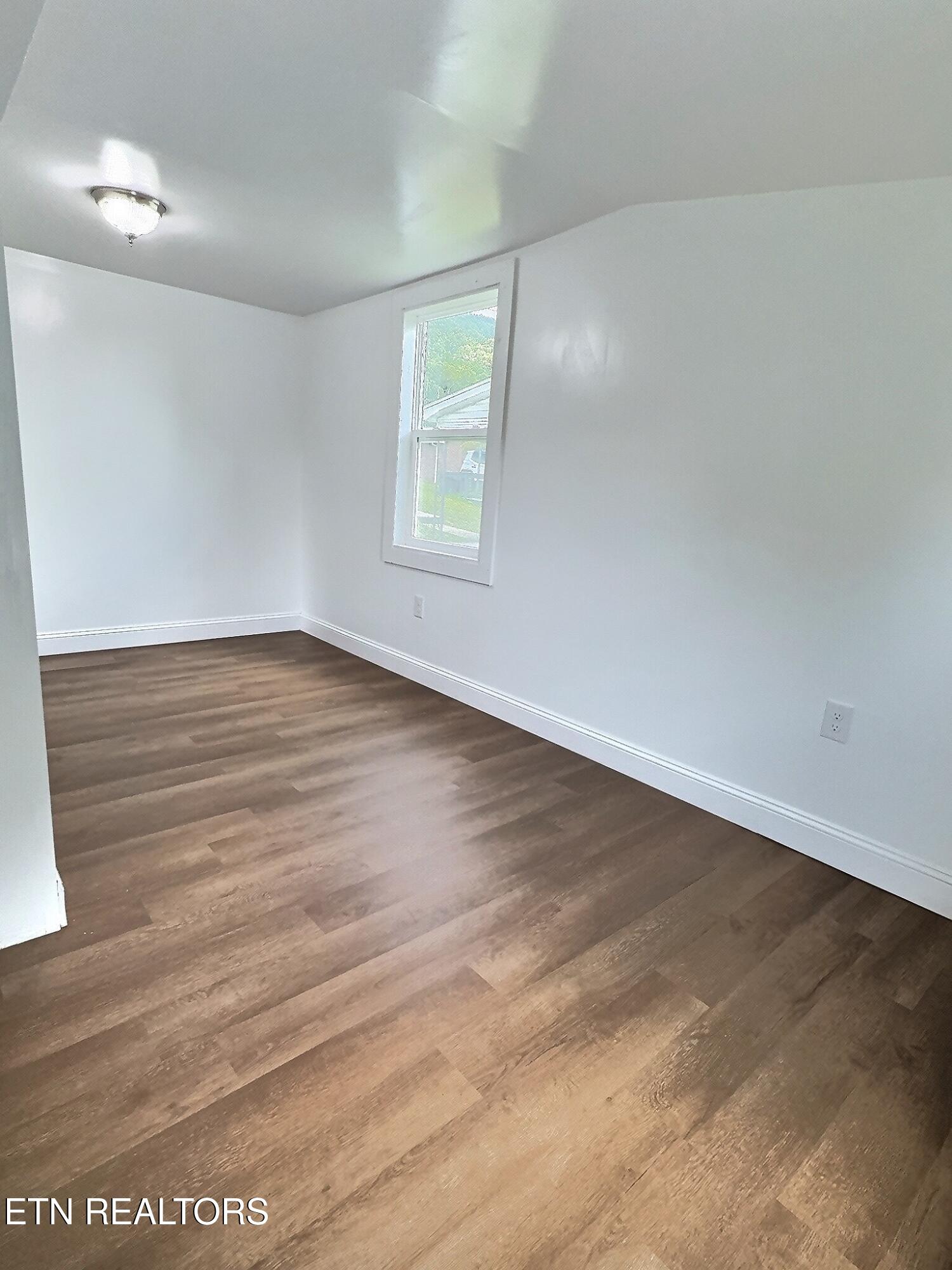 415 E Central Ave, LaFollette