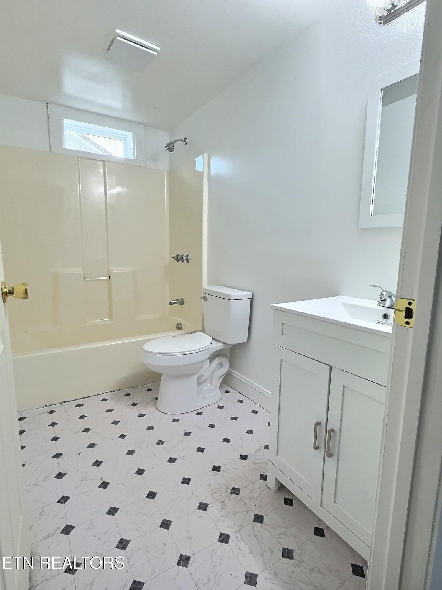 415 E Central Ave, LaFollette