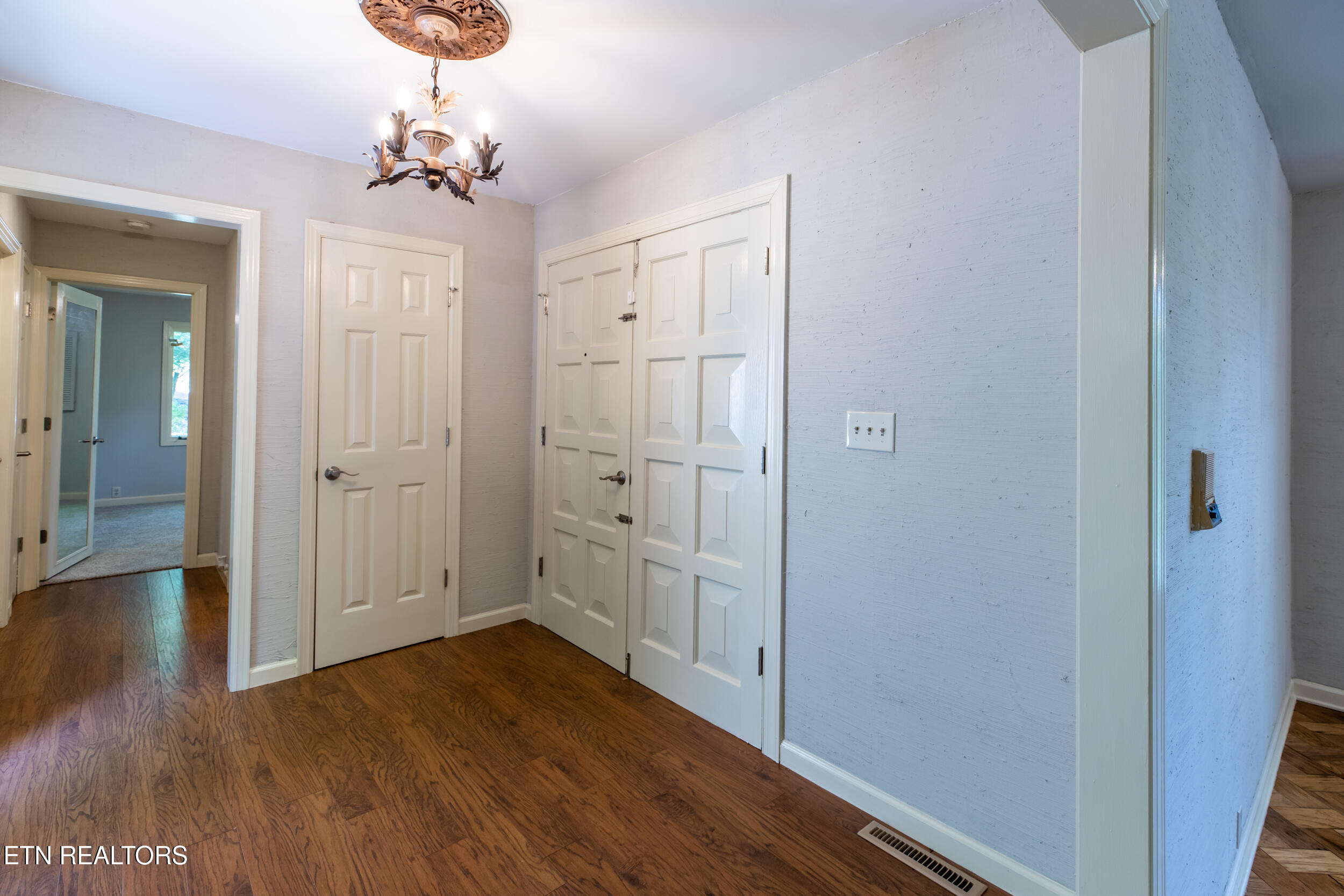 288 S S. SHOREWOOD LN Drive